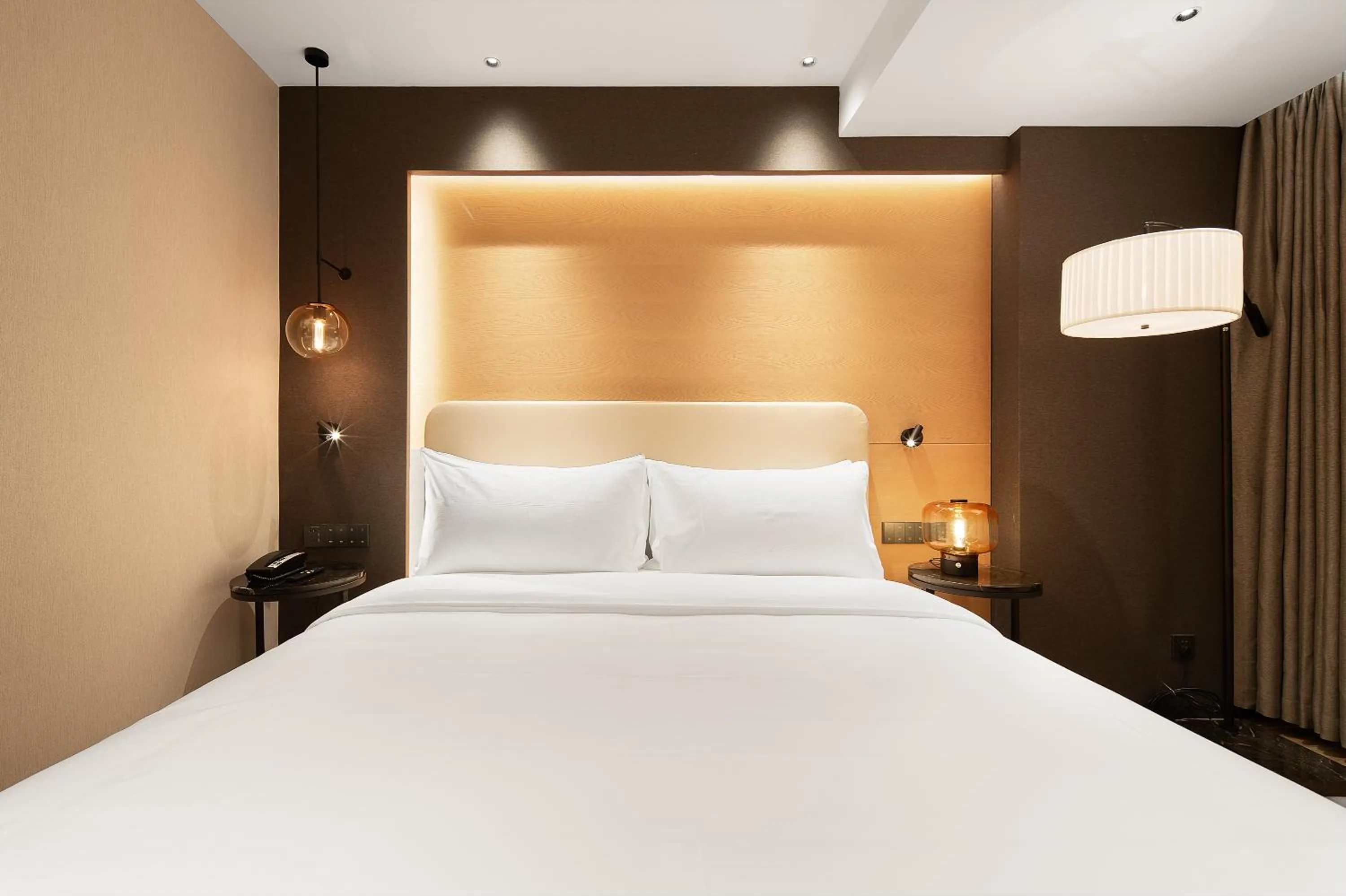 Bed in Langham Honor International Hotel Canton Fair Complex Branch - Free Shuttle to Canton Fair Complex During Canton Fair Period & Free Mini Bar