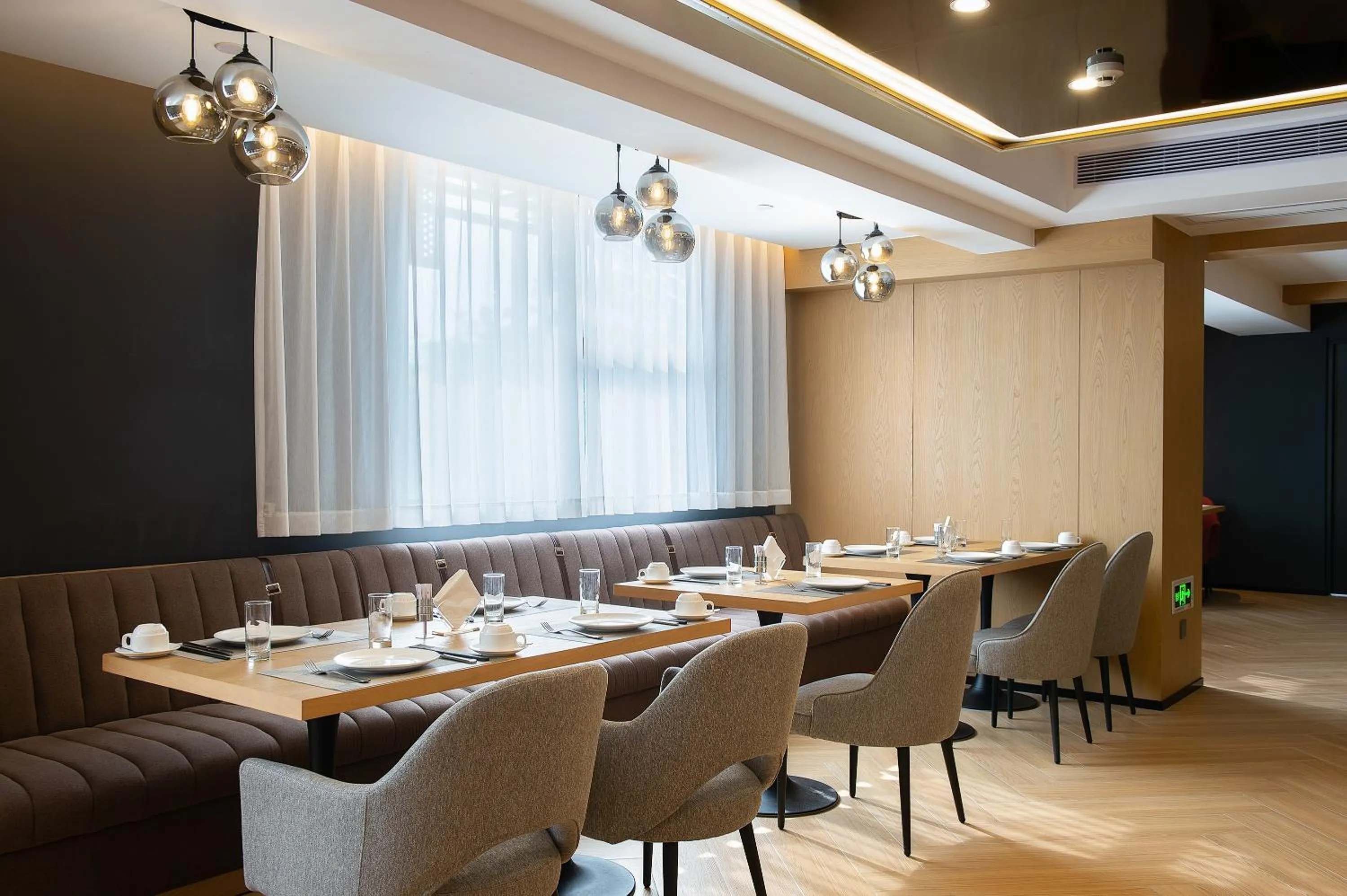 Restaurant/places to eat in Langham Honor International Hotel Canton Fair Complex Branch - Free Shuttle to Canton Fair Complex During Canton Fair Period & Free Mini Bar