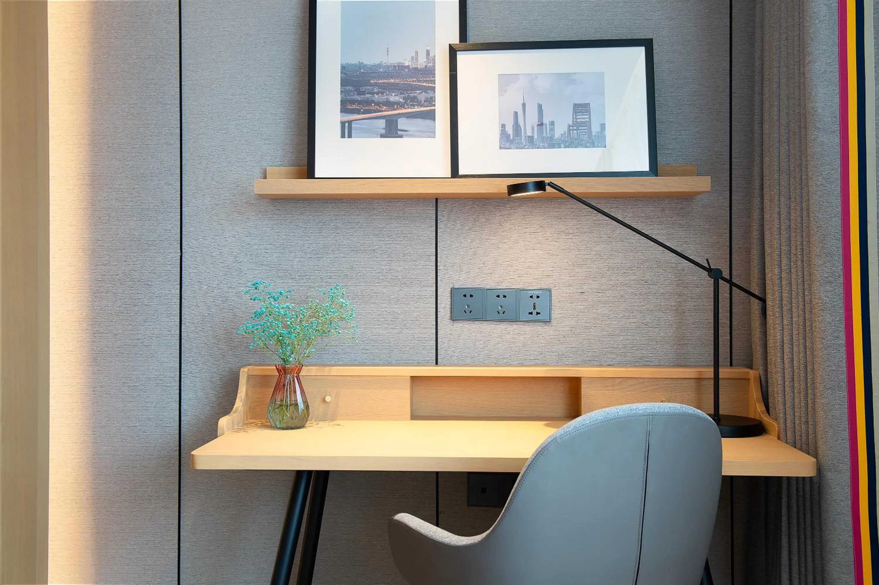 Seating area in Langham Honor International Hotel Canton Fair Complex Branch - Free Shuttle to Canton Fair Complex During Canton Fair Period & Free Mini Bar