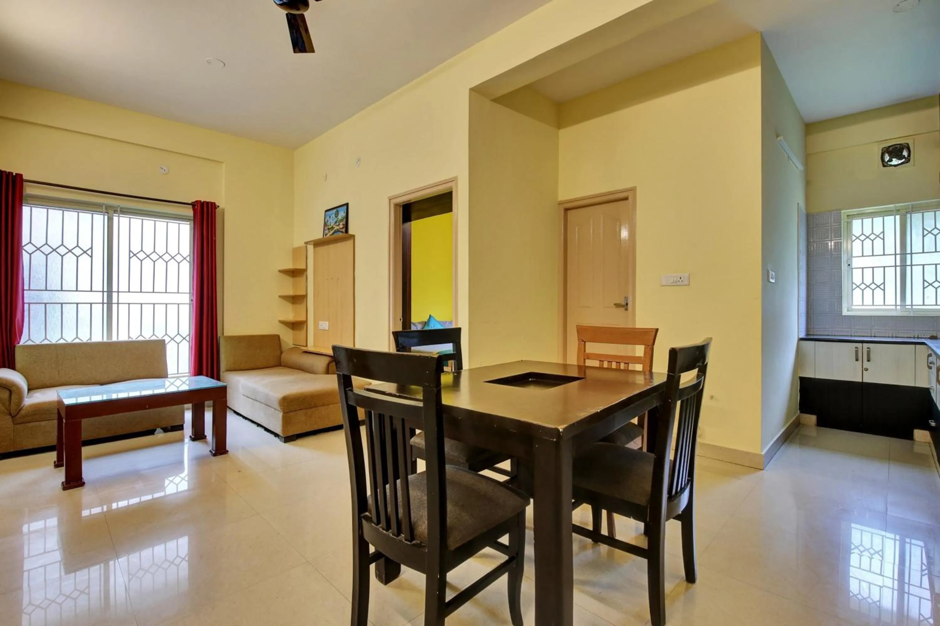 Dining area in Hotel O Metro Inn Manyata