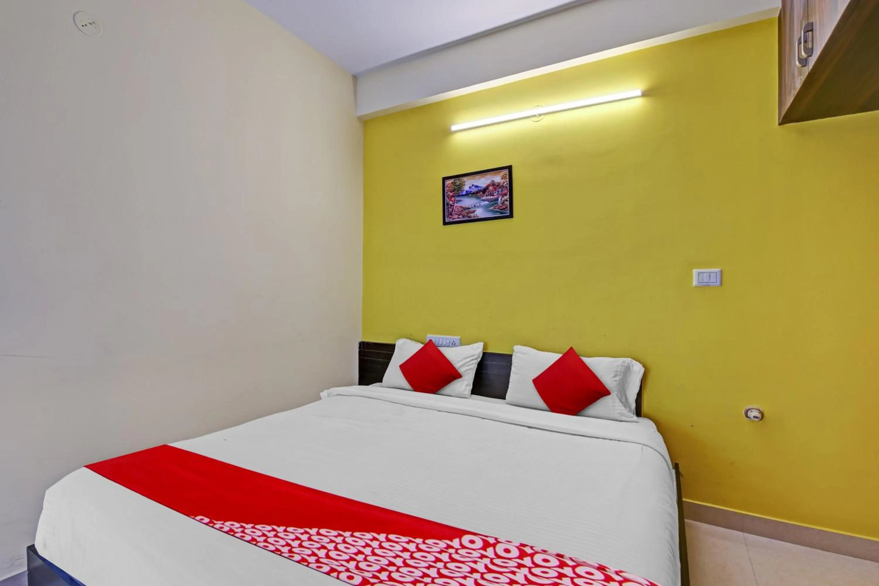 Bedroom, Bed in Hotel O Metro Inn Manyata