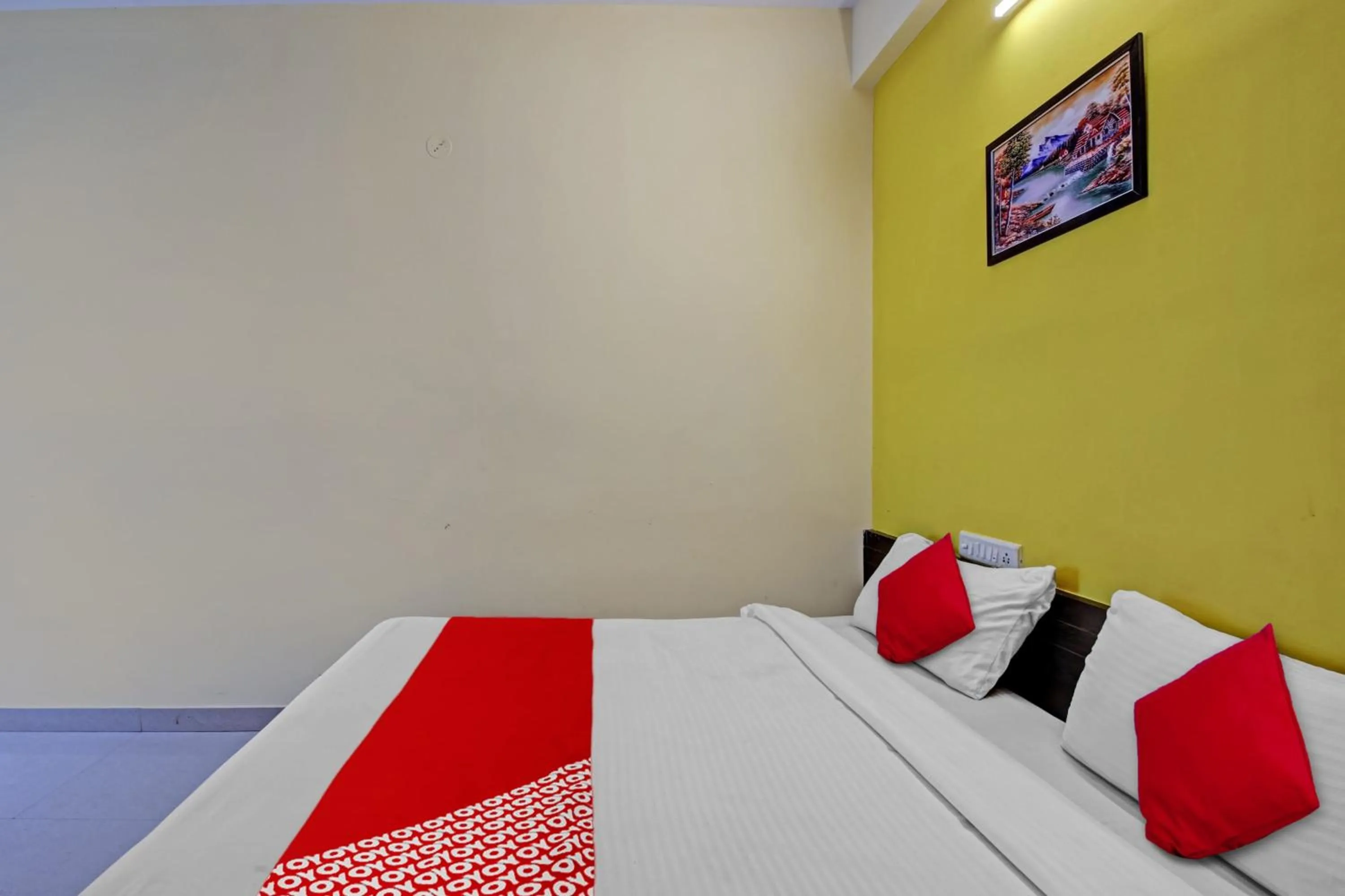 Bedroom, Bed in Hotel O Metro Inn Manyata