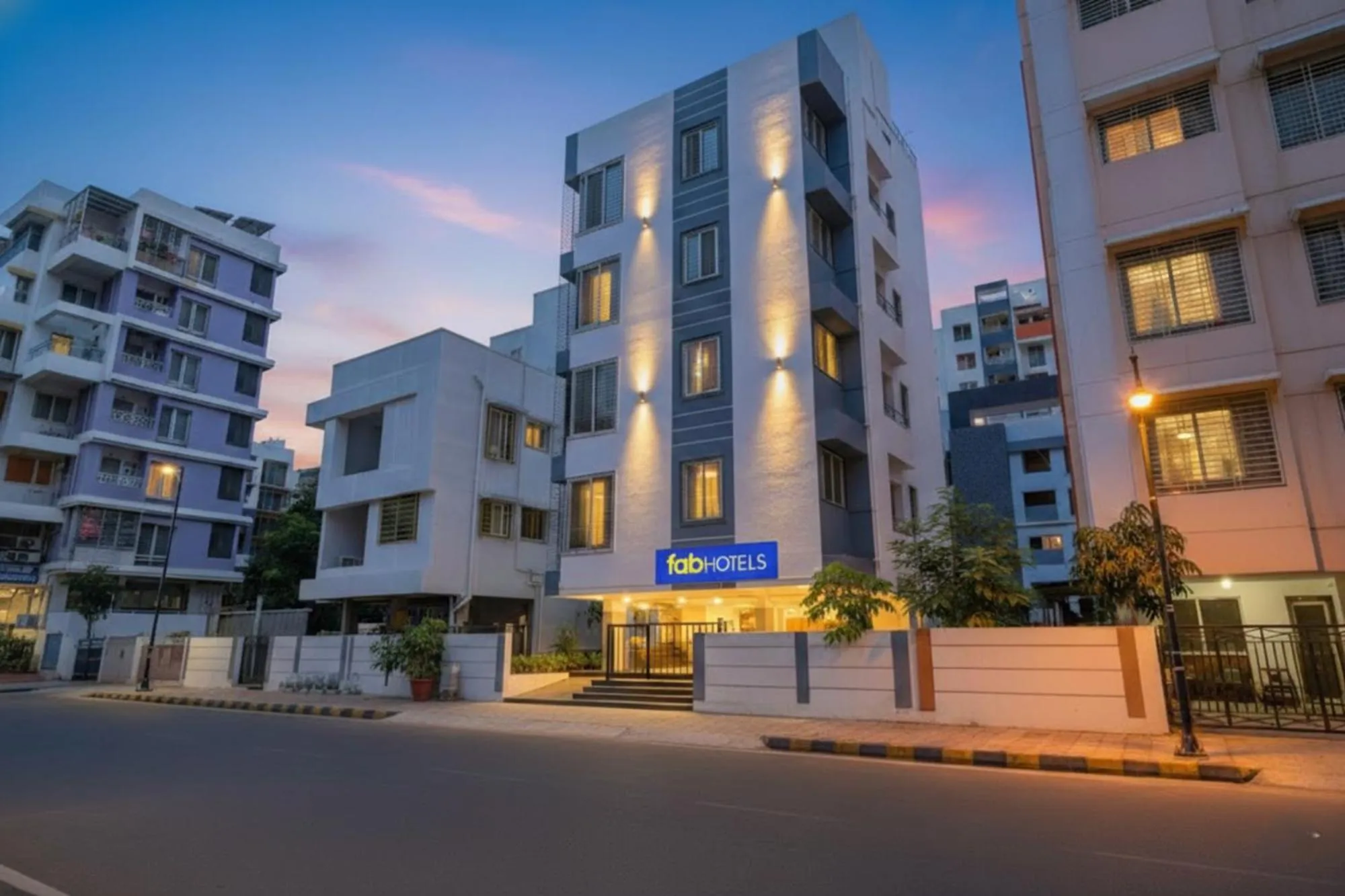 Facade/entrance in Via Skyline I
