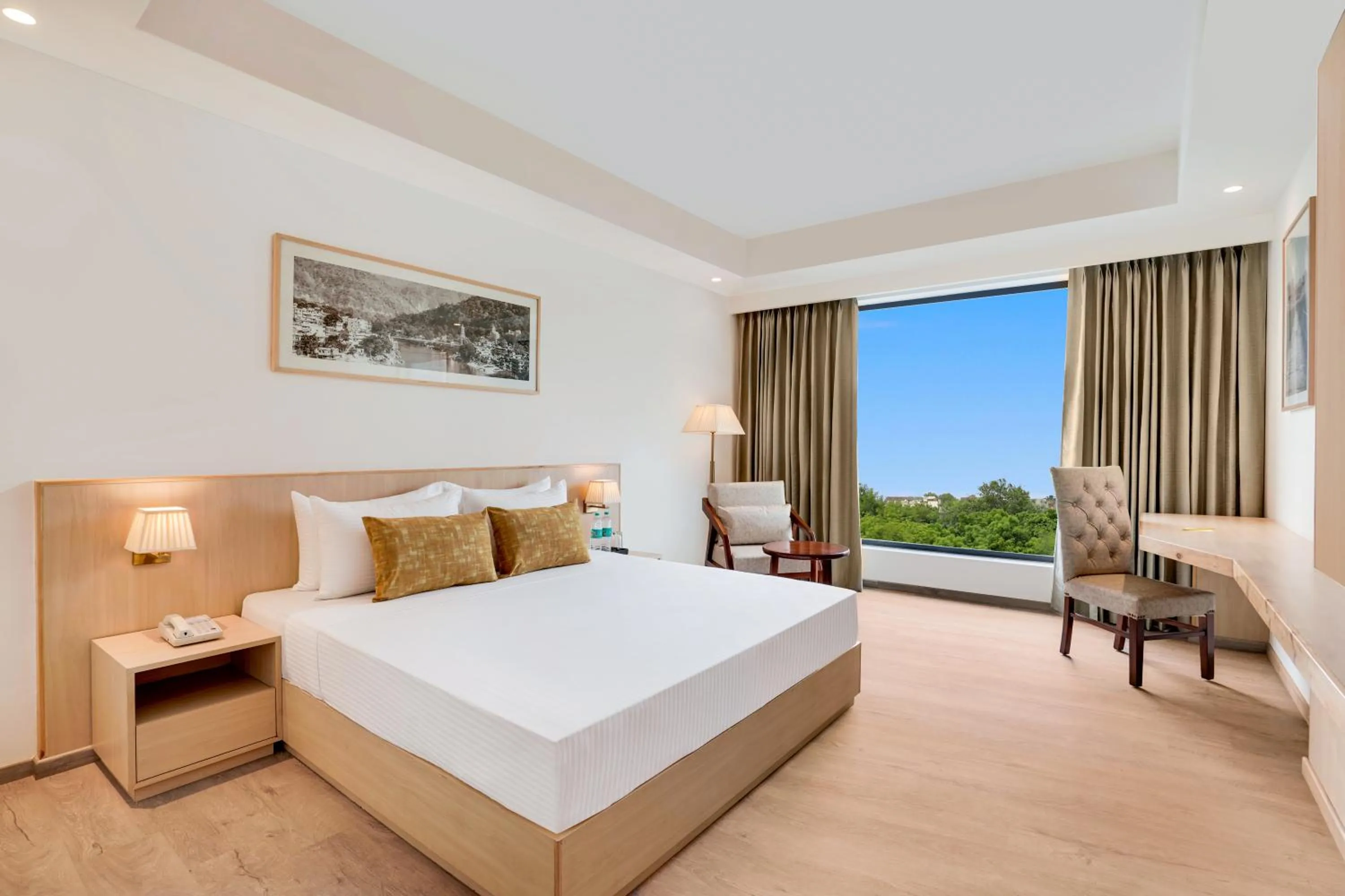 Bedroom, Bed in Lemon Tree Hotel, Haridwar