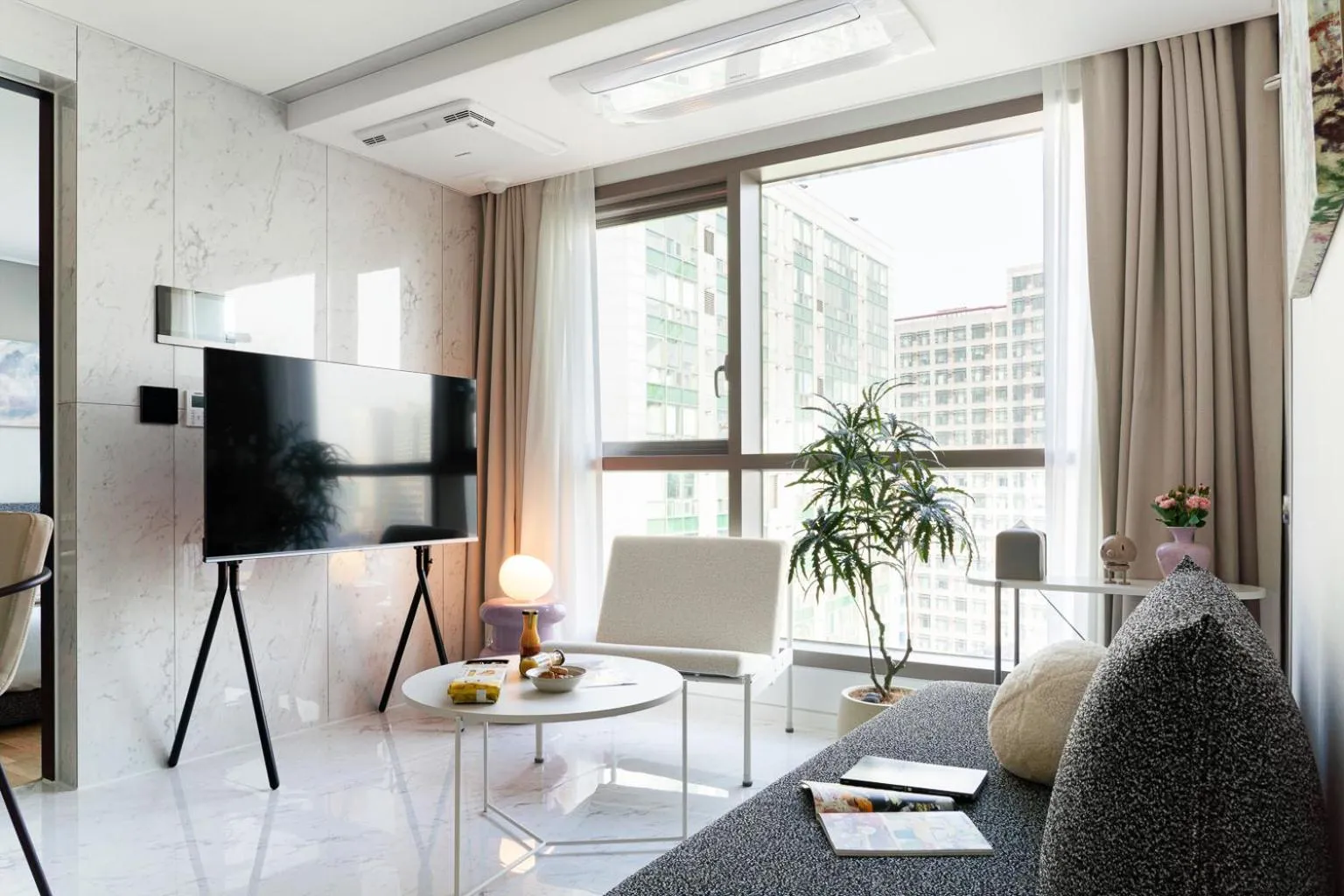 TV and multimedia in Le Collective Gangnam SAC Roium