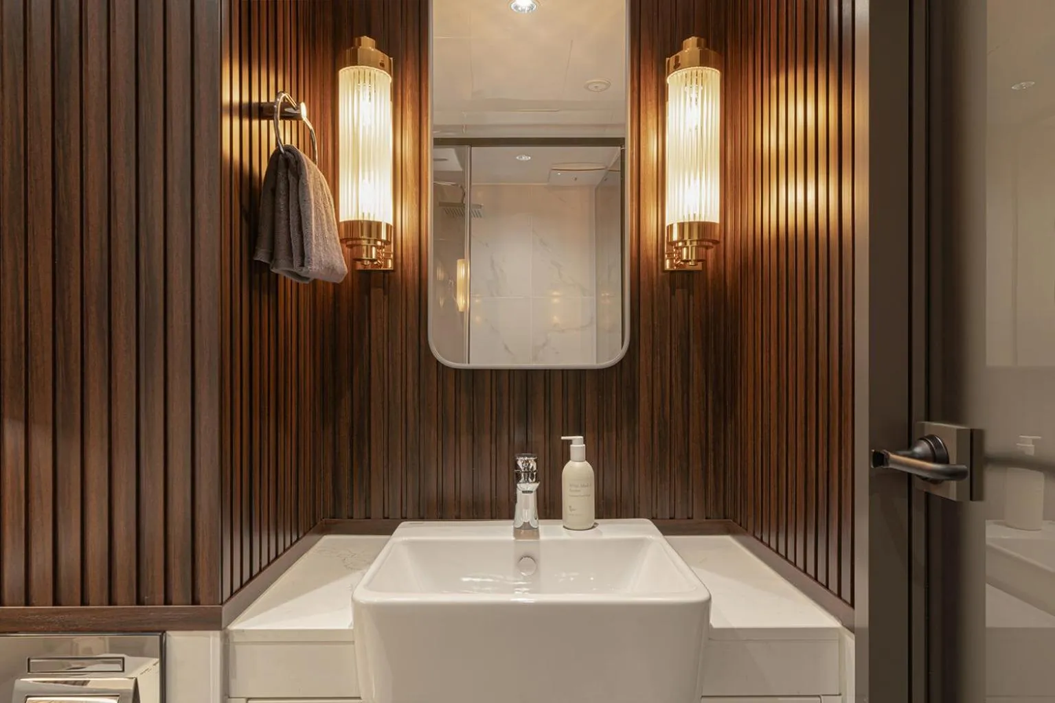 Bathroom in Le Collective Gangnam SAC Roium