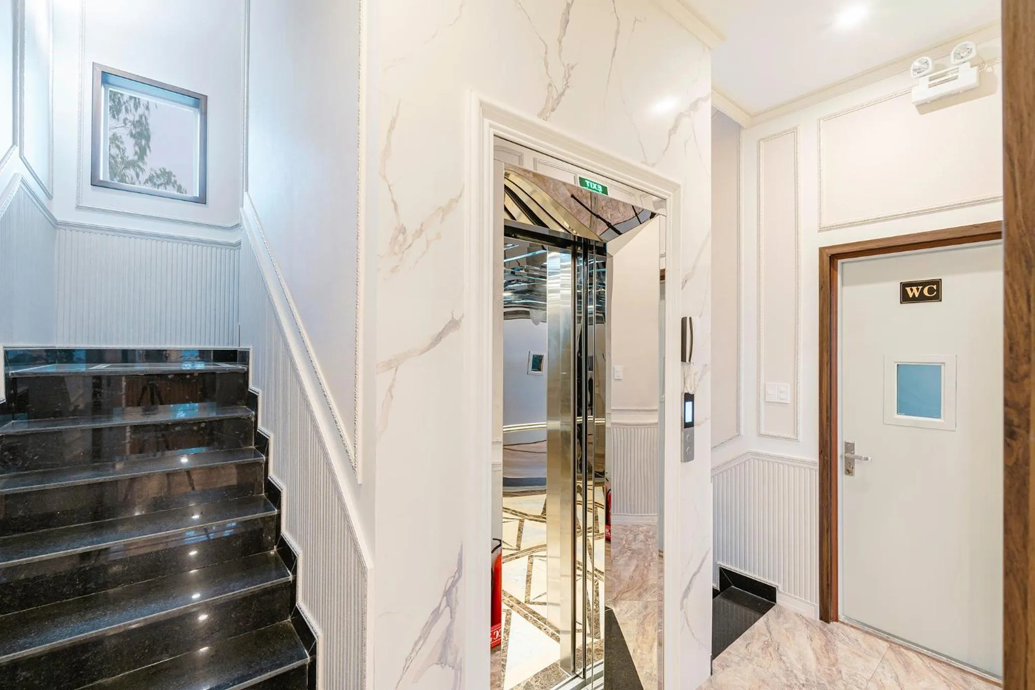 Communal lounge/ TV room in PINE VIEW Hotel Dalat