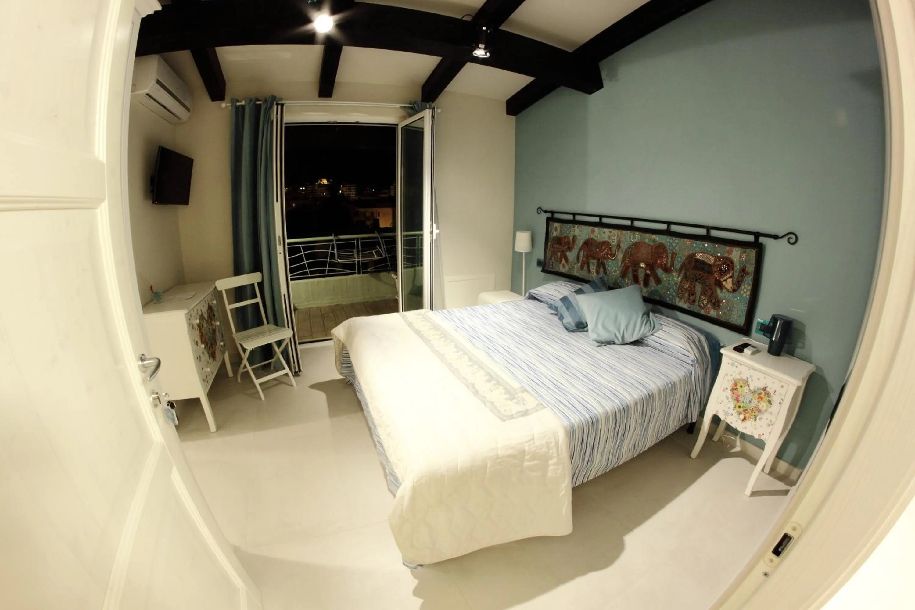 Bed in B&B I Fiori del Mare