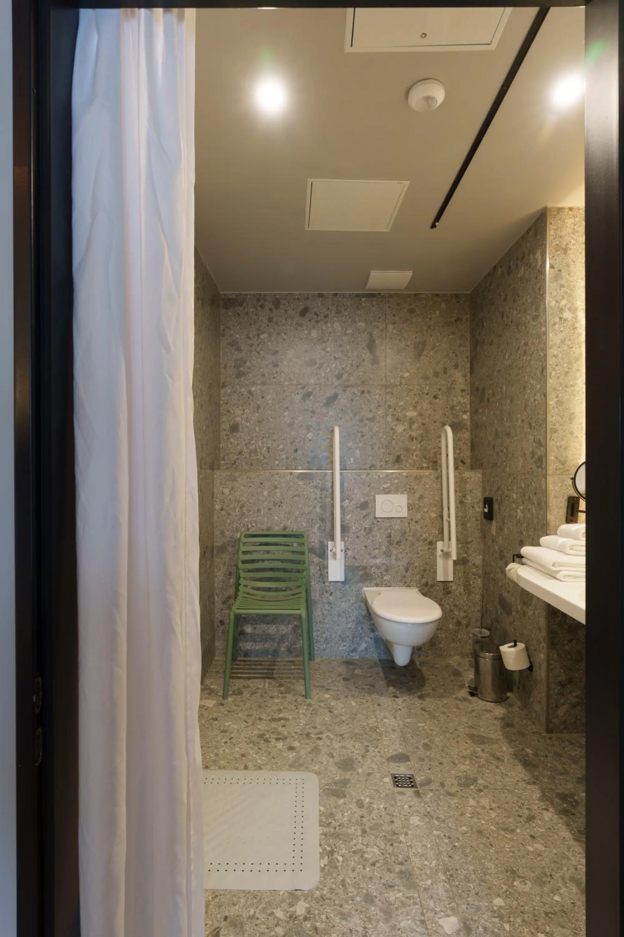 Bathroom in Vienna House Easy by Wyndham Berlin Potsdamer Platz