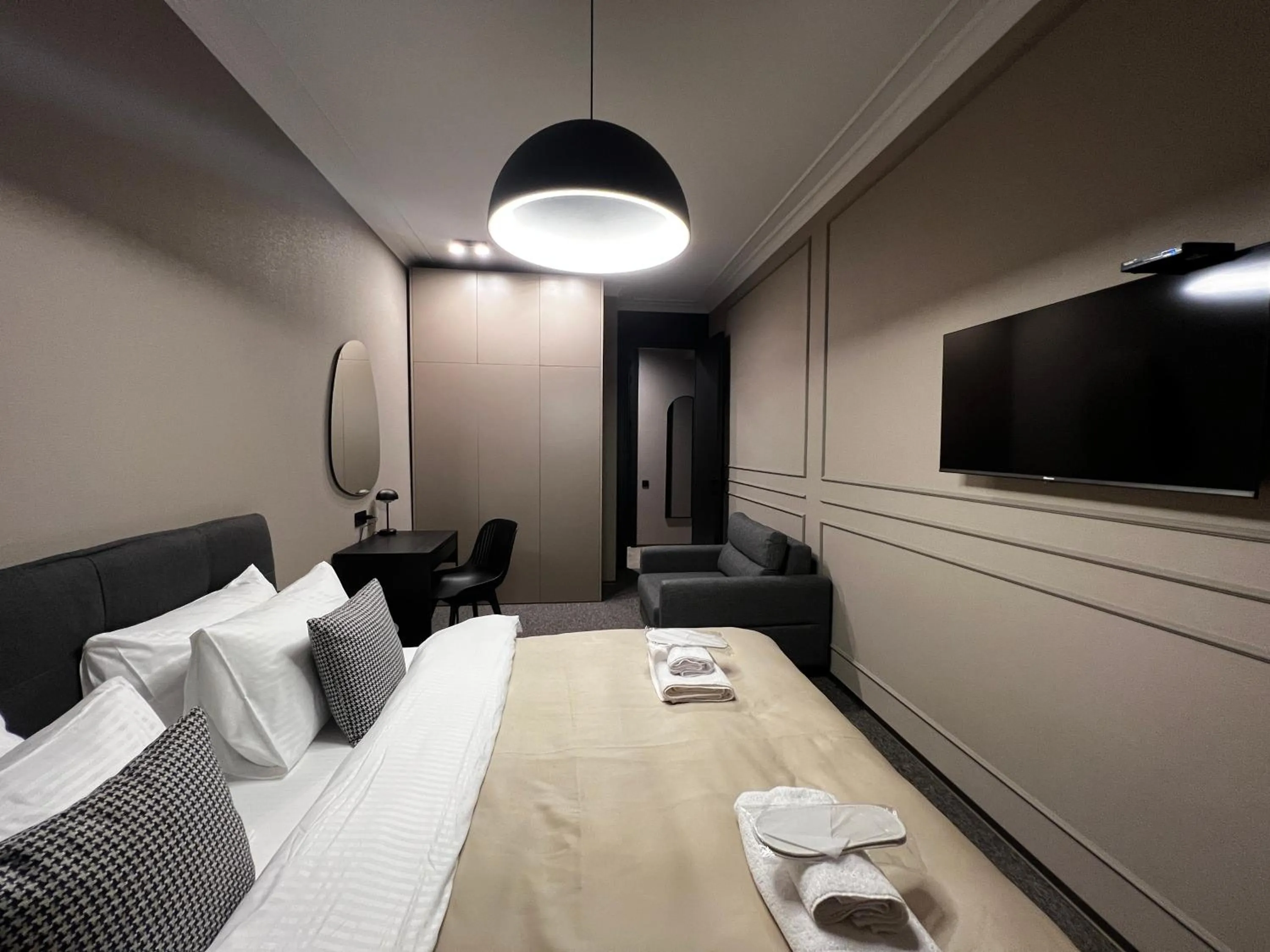 Bedroom, Bed in Apart leitmotif