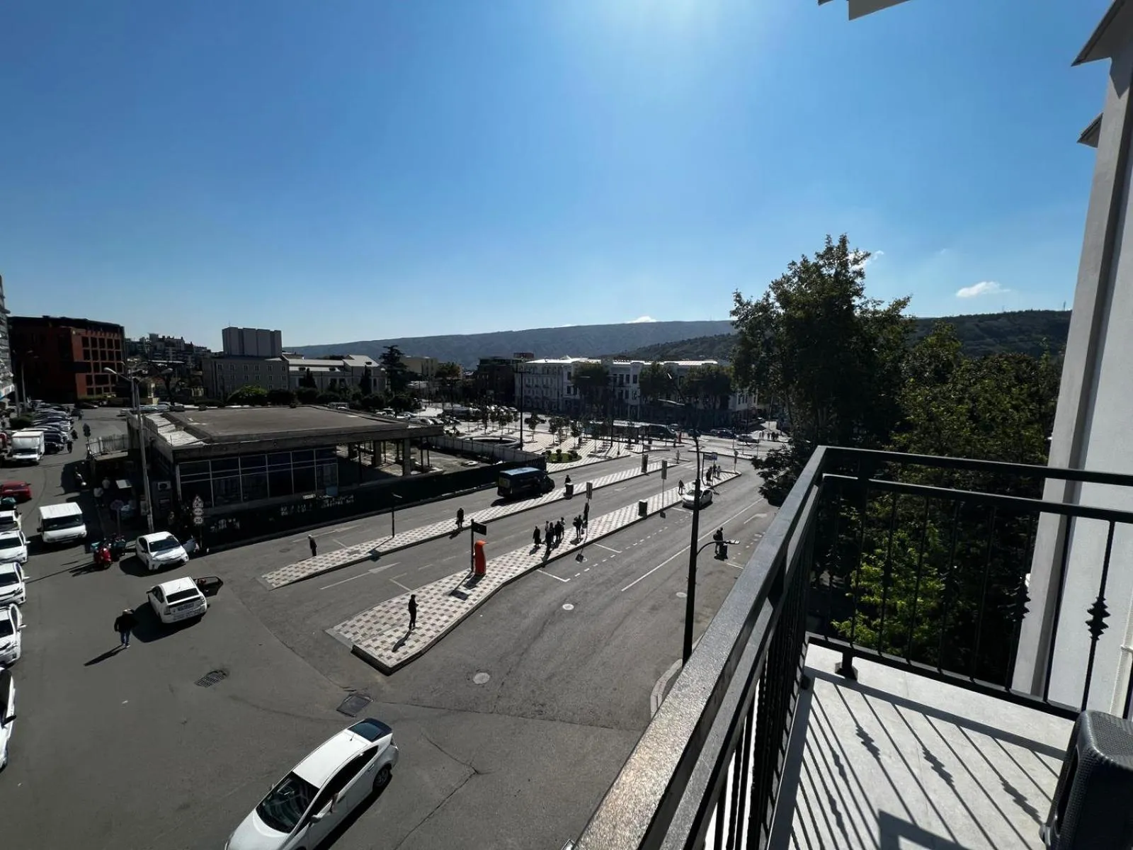 View (from property/room) in Apart leitmotif