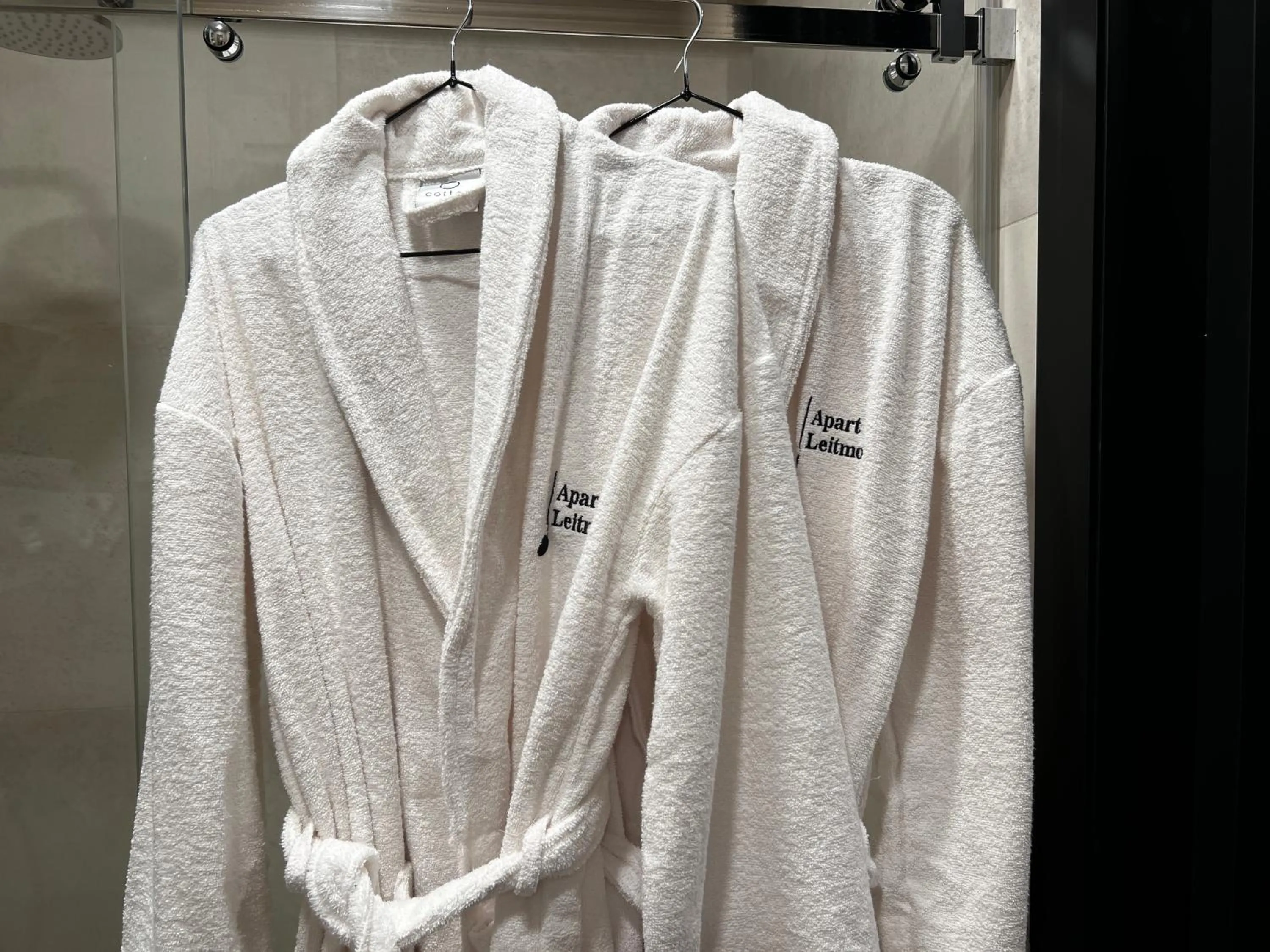 Bathroom in Apart leitmotif