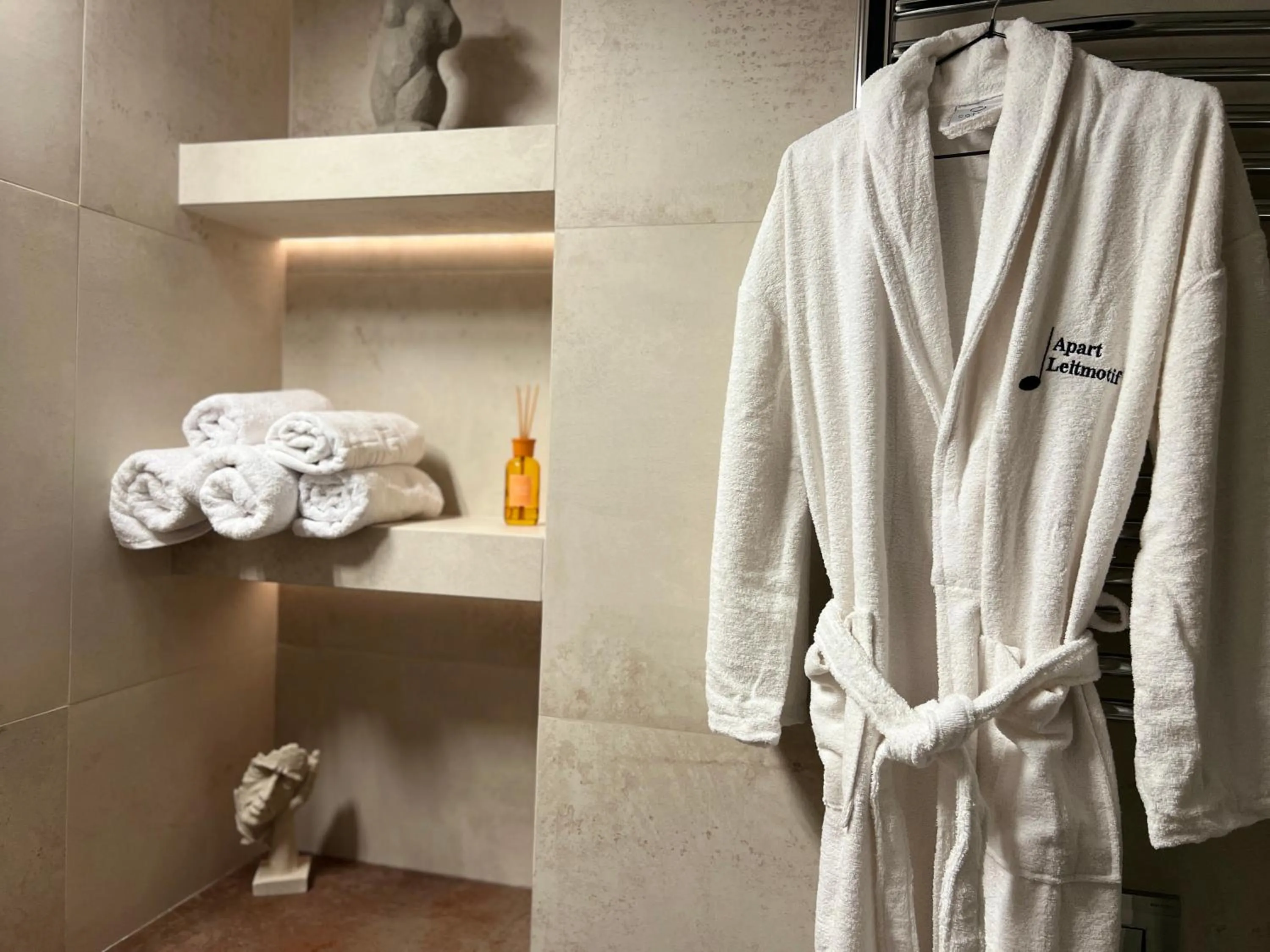 Bathroom in Apart leitmotif