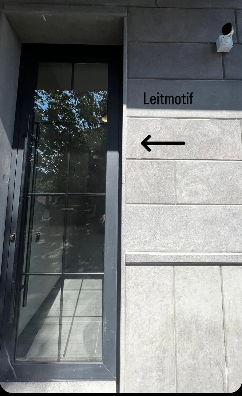 Property building in Apart leitmotif