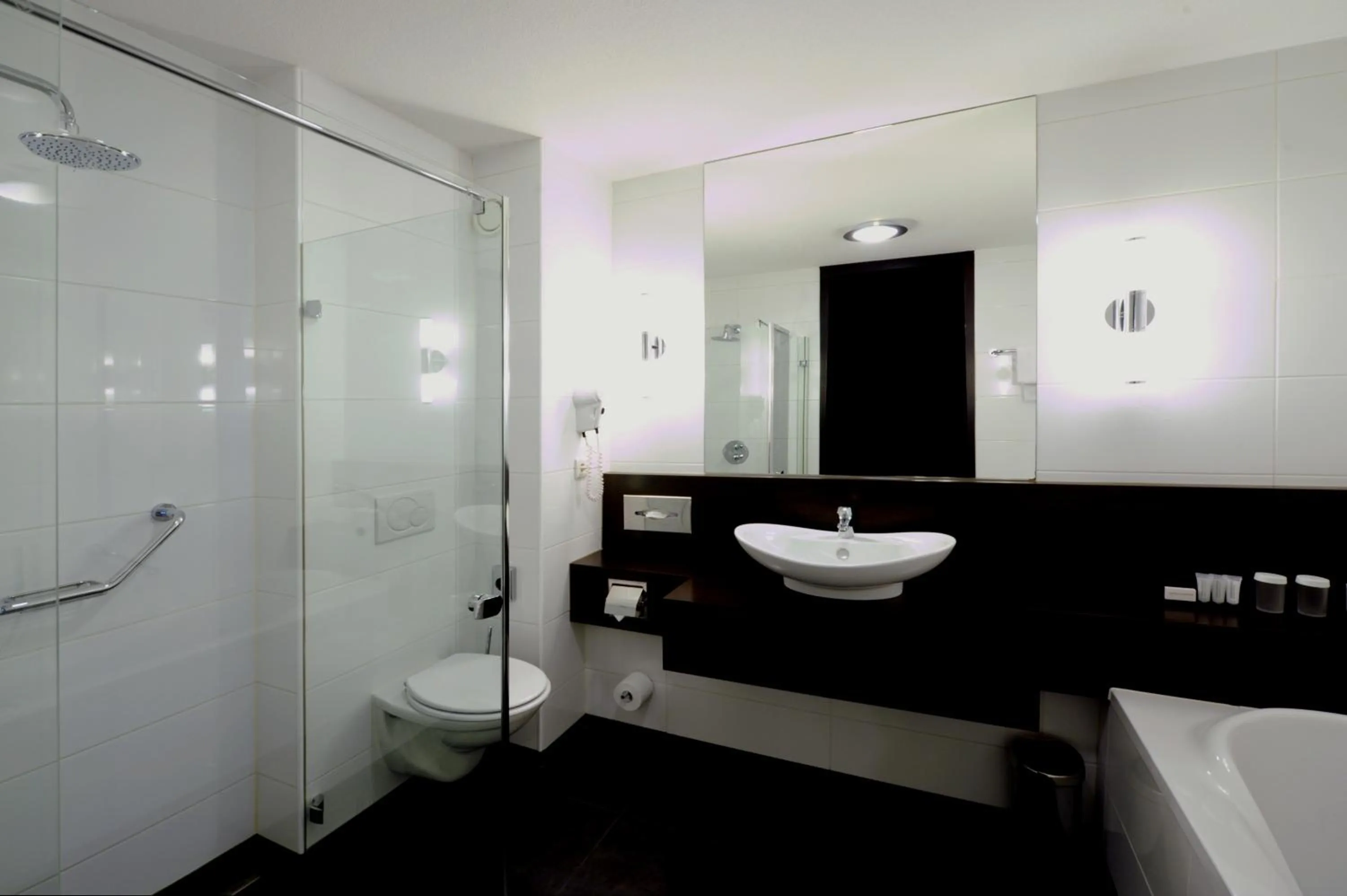 Shower in Van der Valk Hotel Sassenheim - Leiden