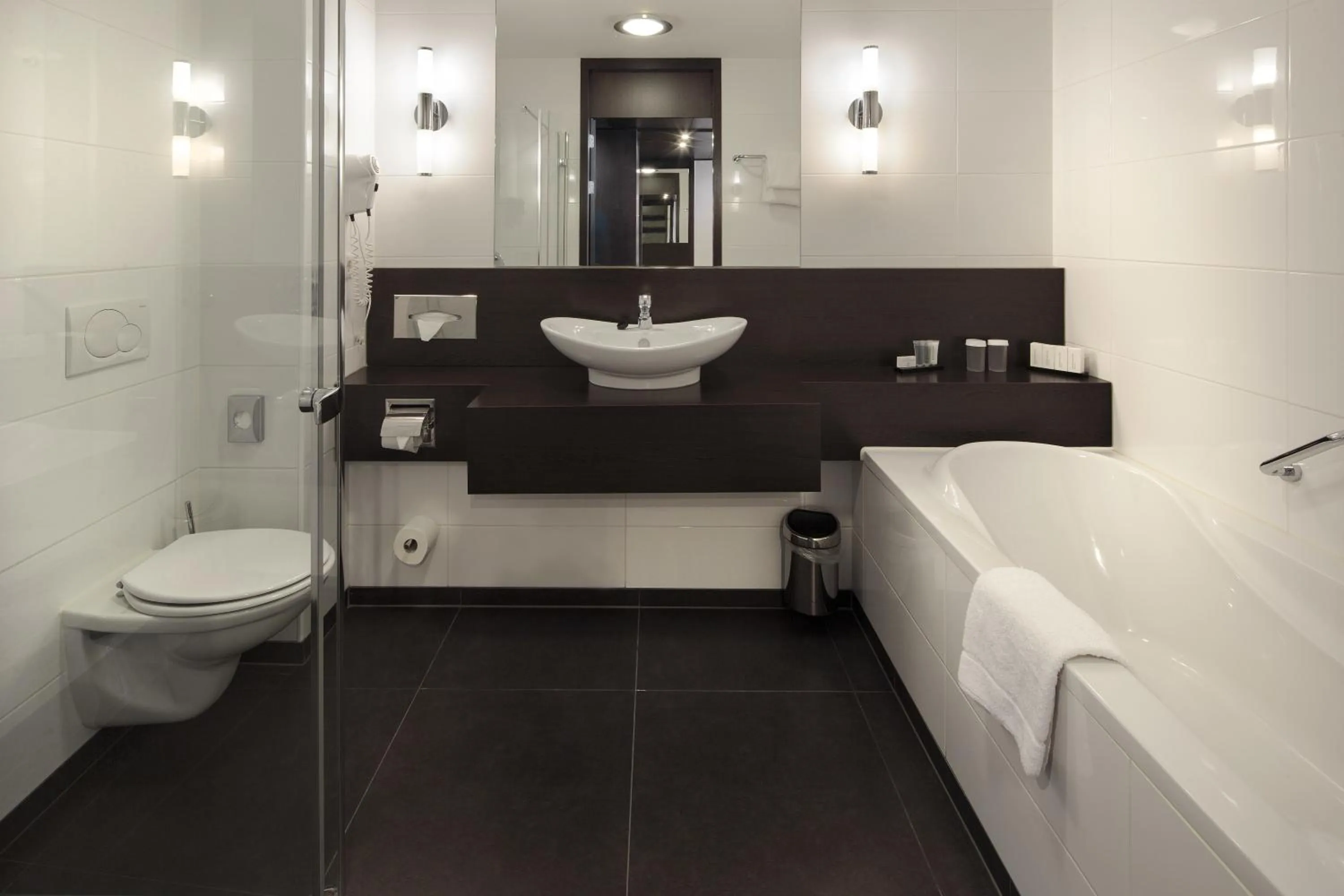 Shower in Van der Valk Hotel Sassenheim - Leiden