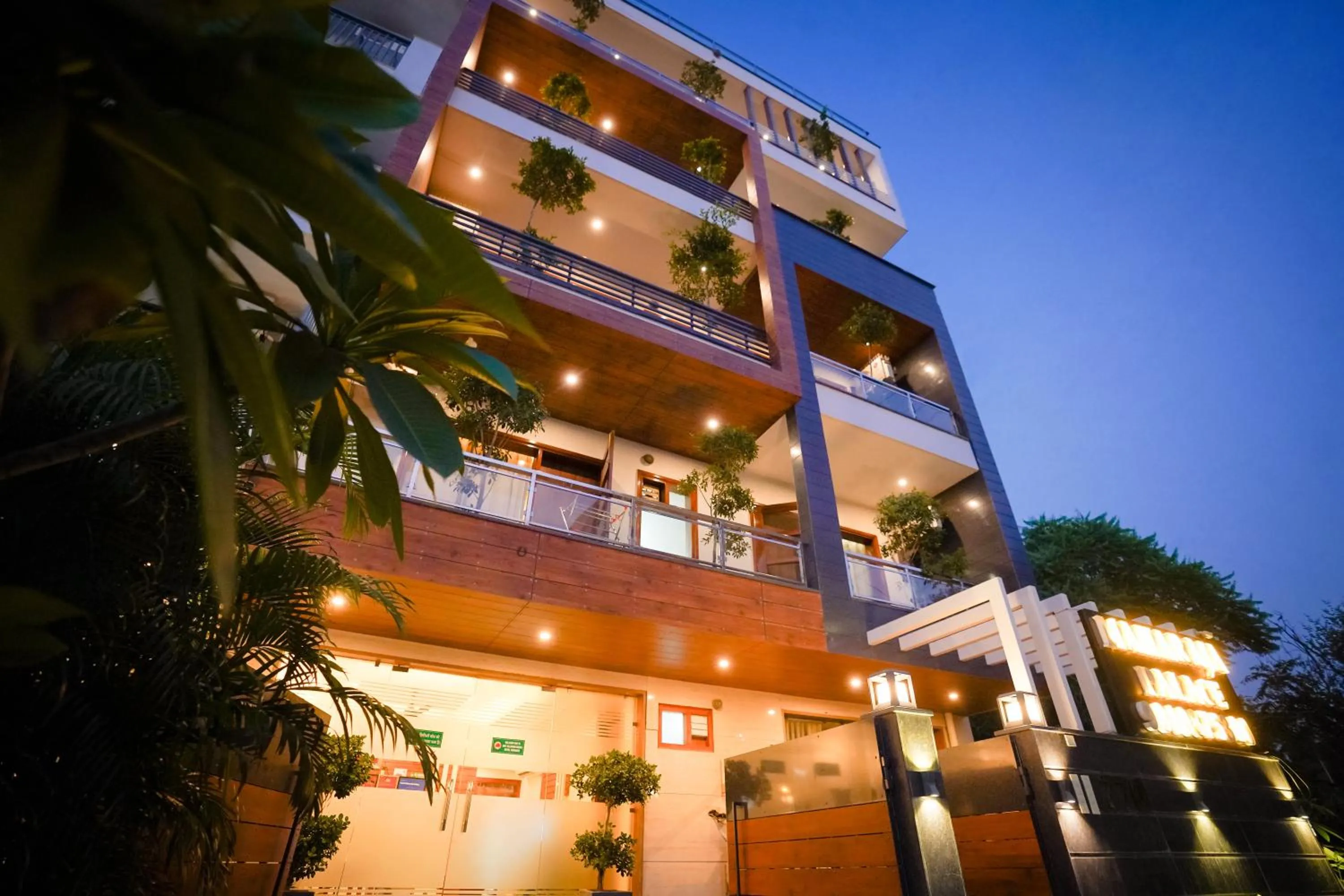 Property building in Hotel Maharaja Palace Boutique Hotels Near Medanta Medicity Gurgaon