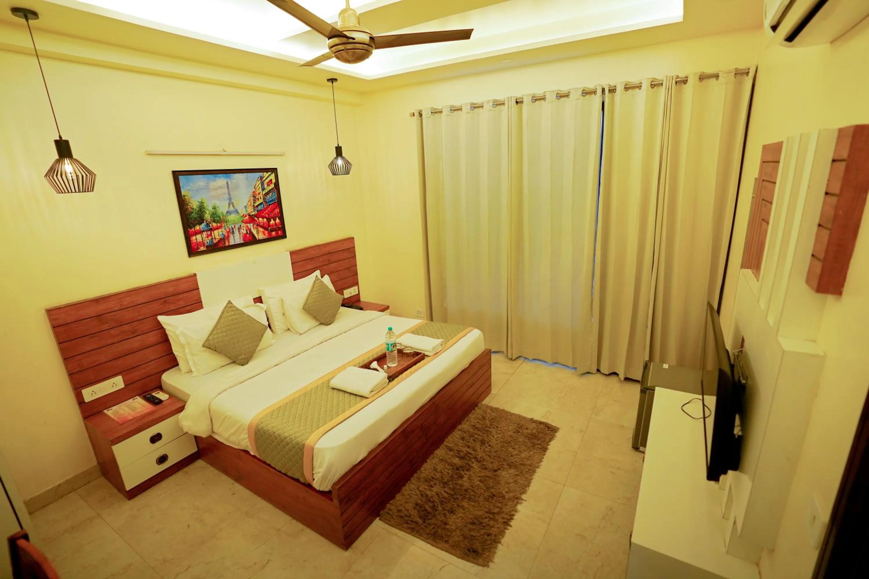 Bed in Hotel Maharaja Palace Boutique Hotels Near Medanta Medicity Gurgaon