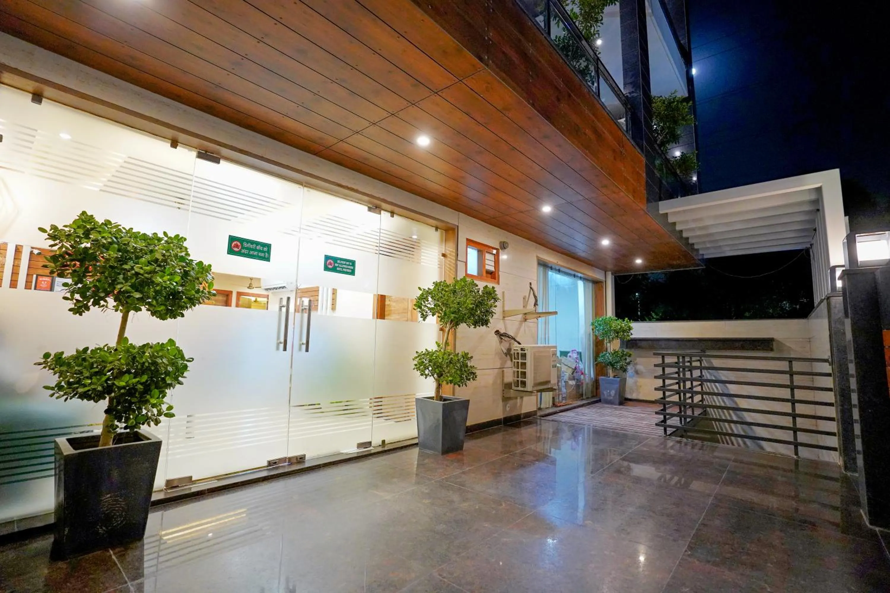 Facade/entrance in Hotel Maharaja Palace Boutique Hotels Near Medanta Medicity Gurgaon