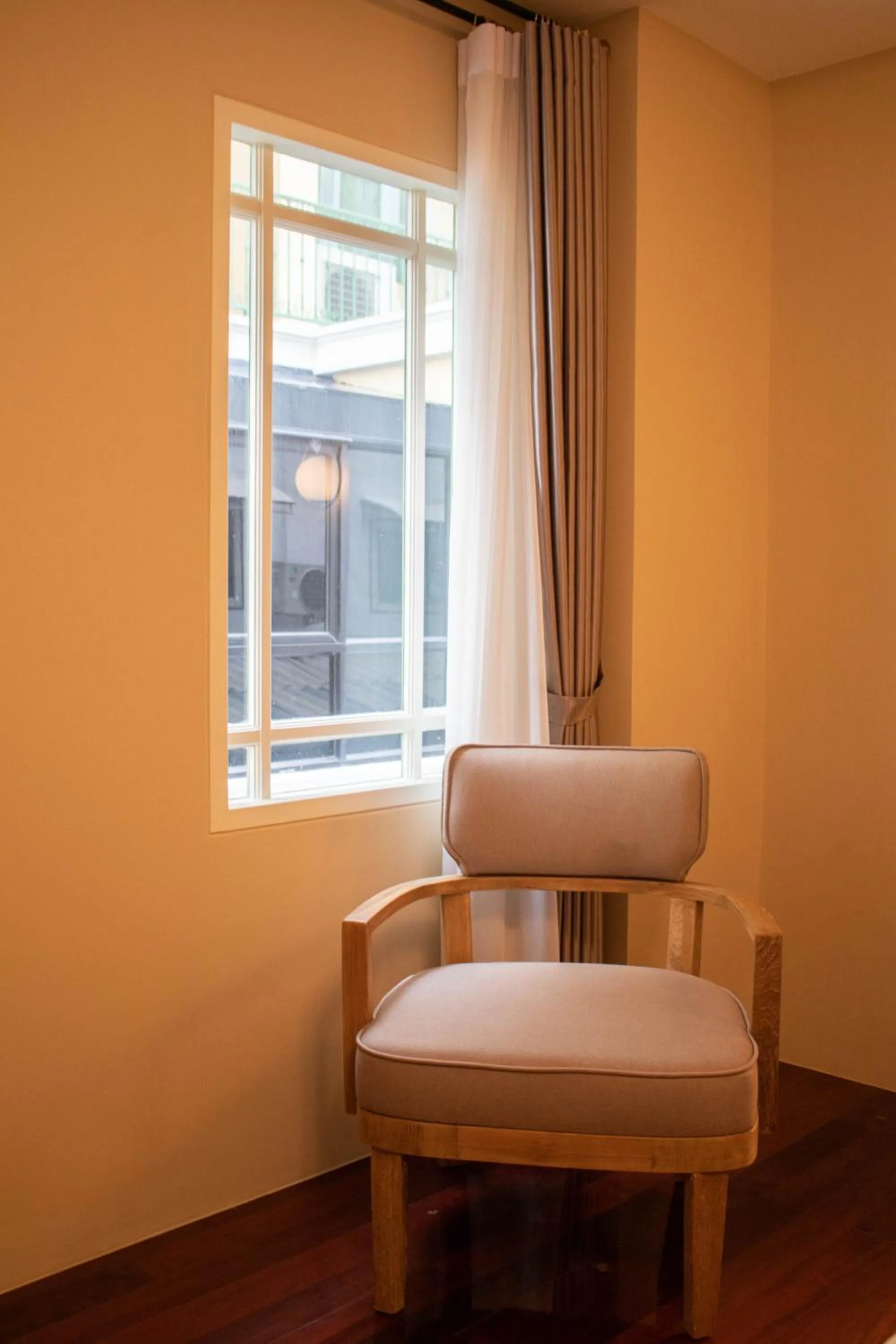 Seating area in Siri Ratchadamnoen Bangkok Hotel