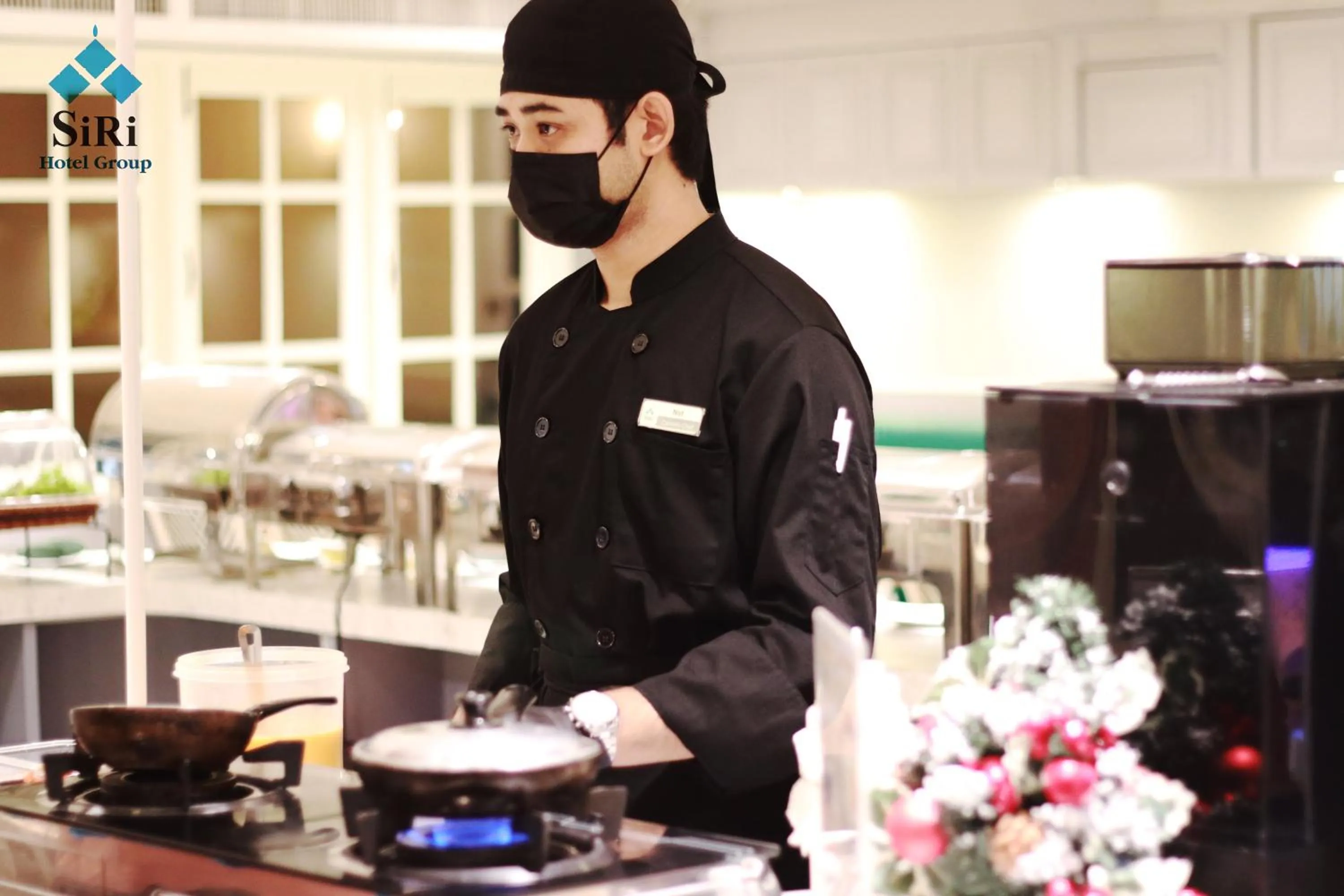 Staff in Siri Ratchadamnoen Bangkok Hotel