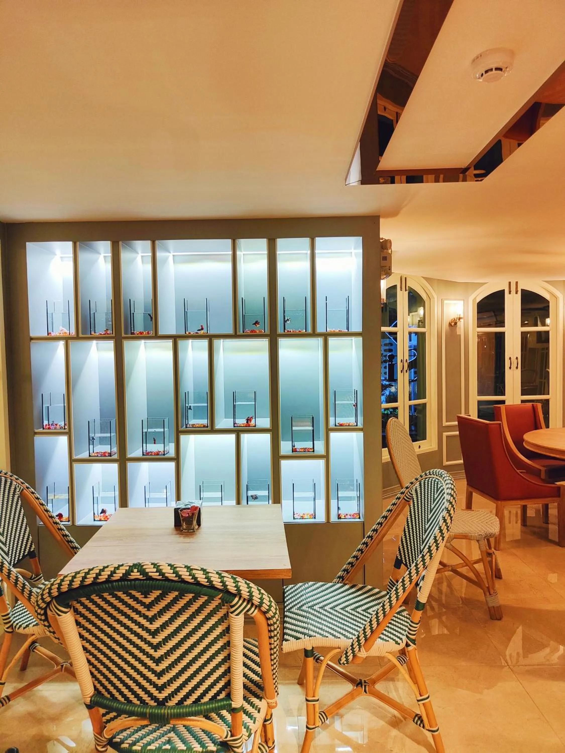 Restaurant/places to eat in Siri Ratchadamnoen Bangkok Hotel