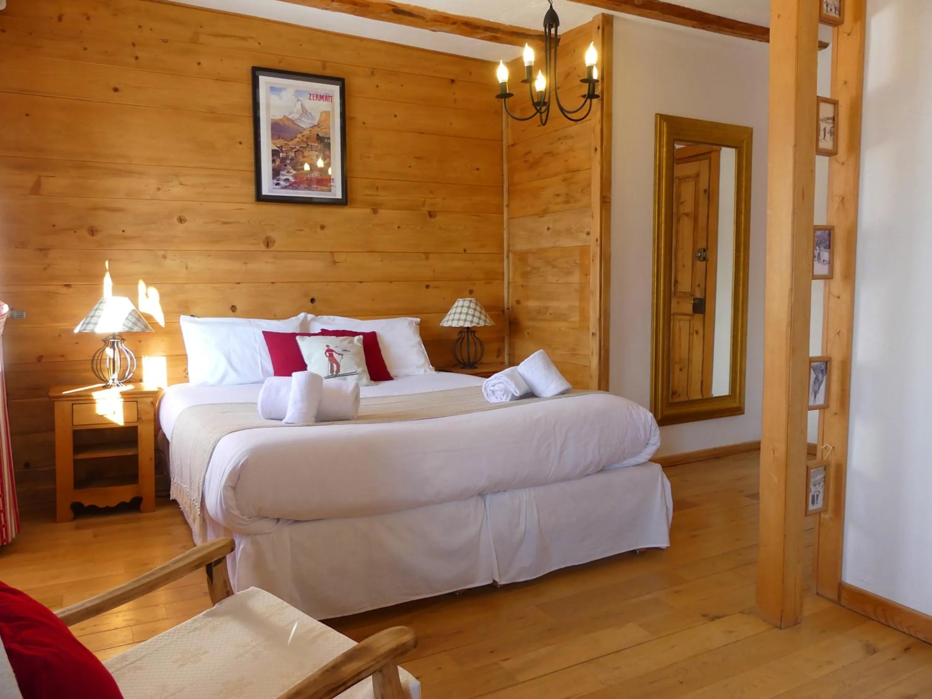 Bed in La Chaumiere - Luxury Traditional Chalet, Châtel