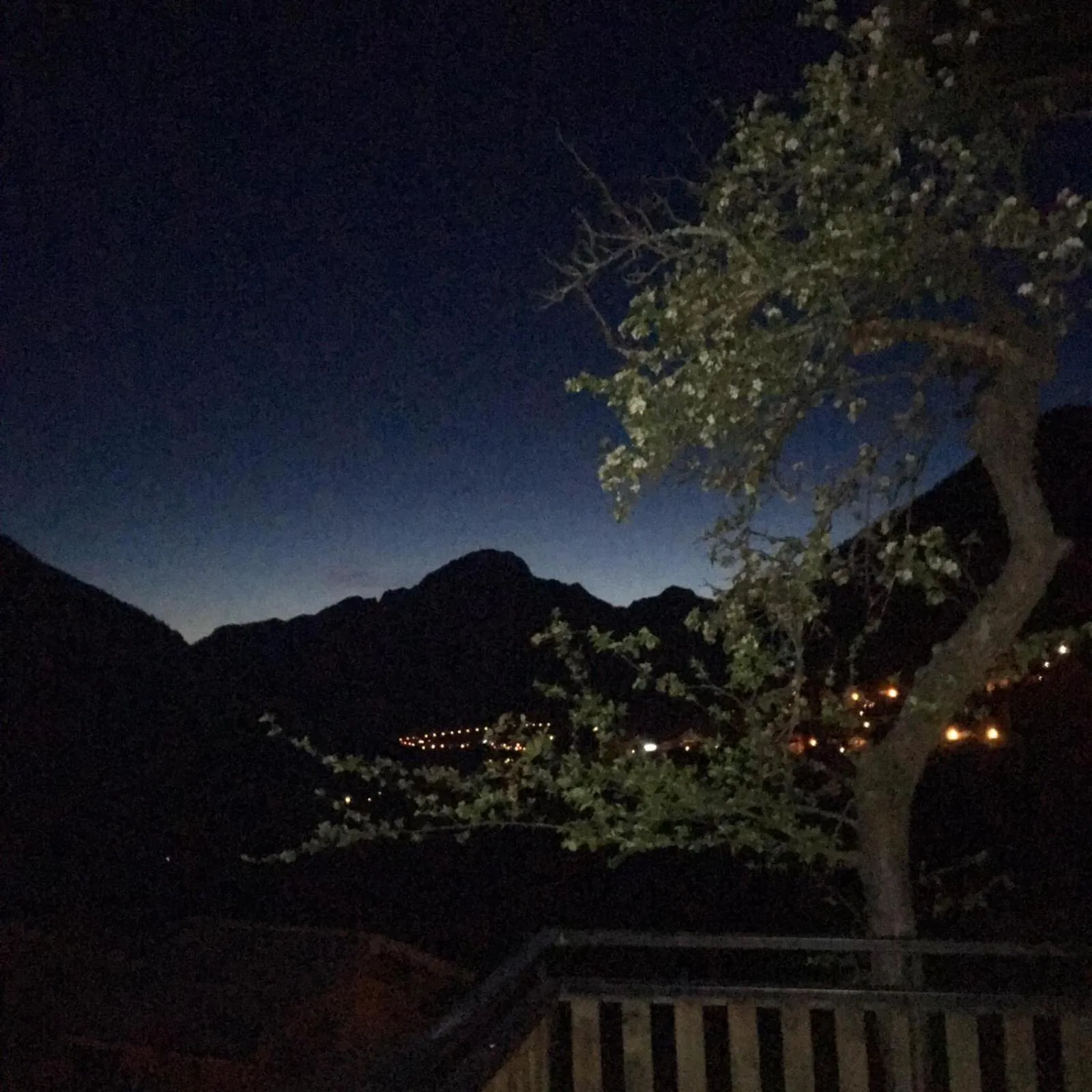 Night in La Chaumiere - Luxury Traditional Chalet, Châtel