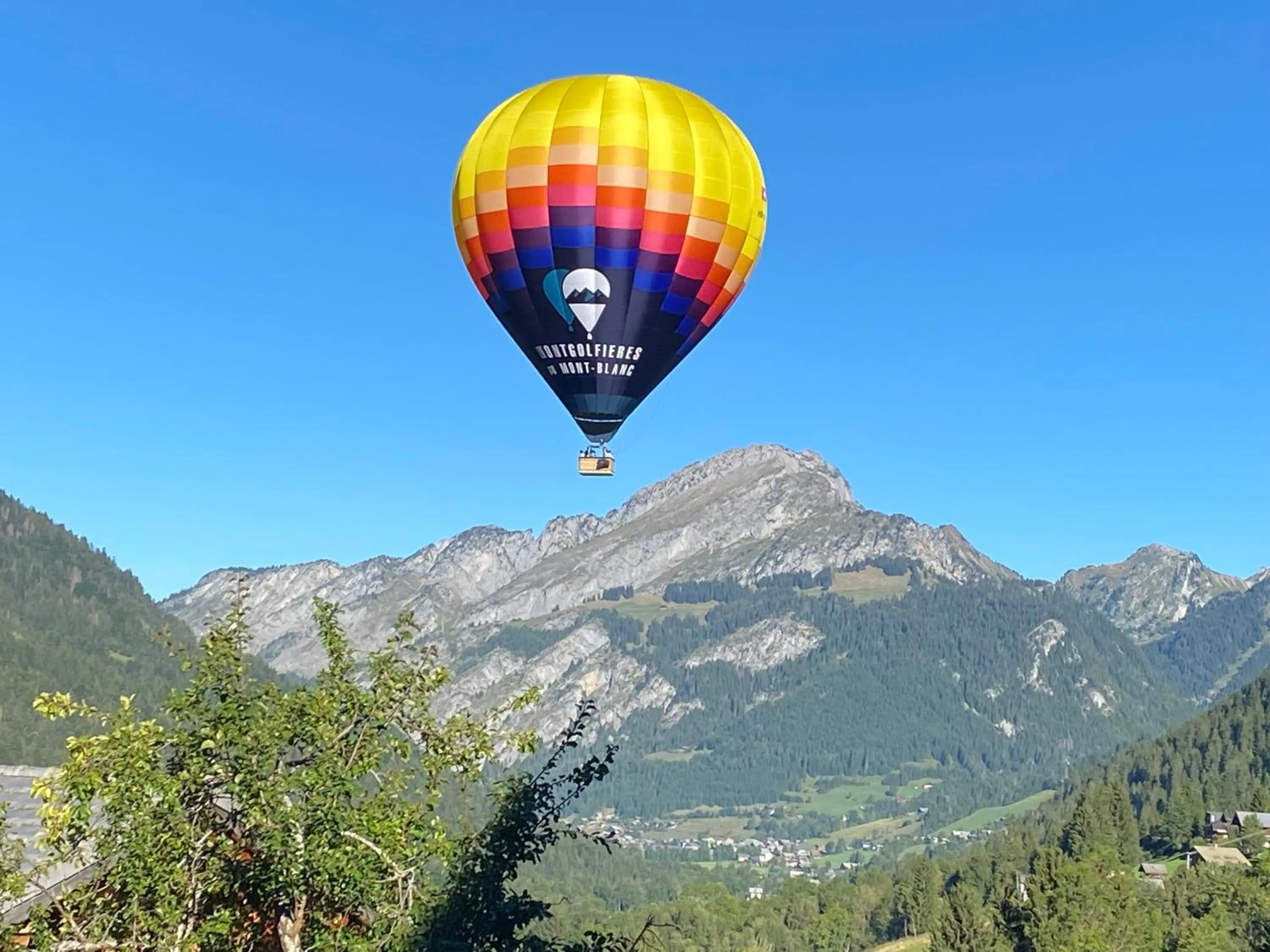 Day in La Chaumiere - Luxury Traditional Chalet, Châtel