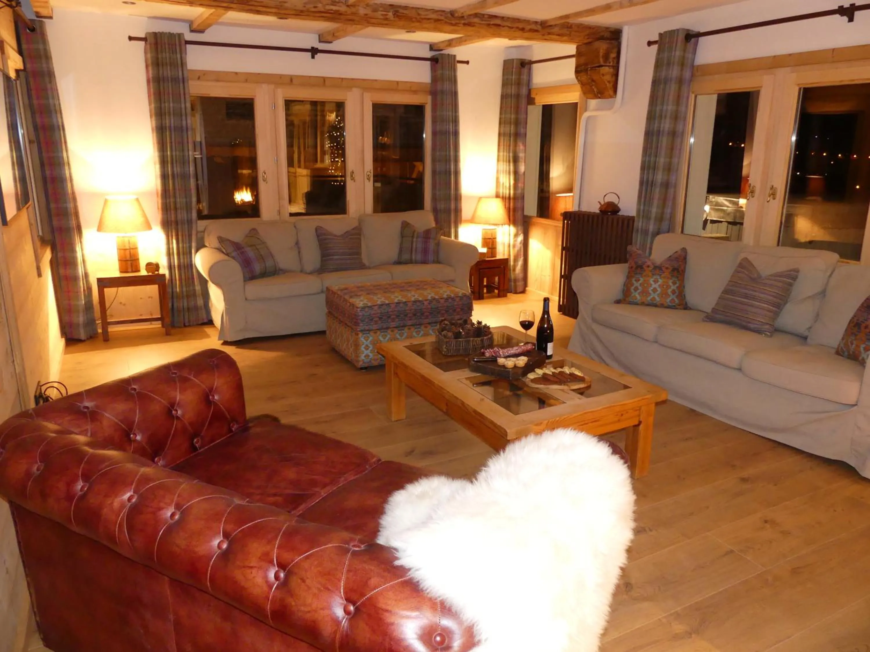 Living room in La Chaumiere - Luxury Traditional Chalet, Châtel