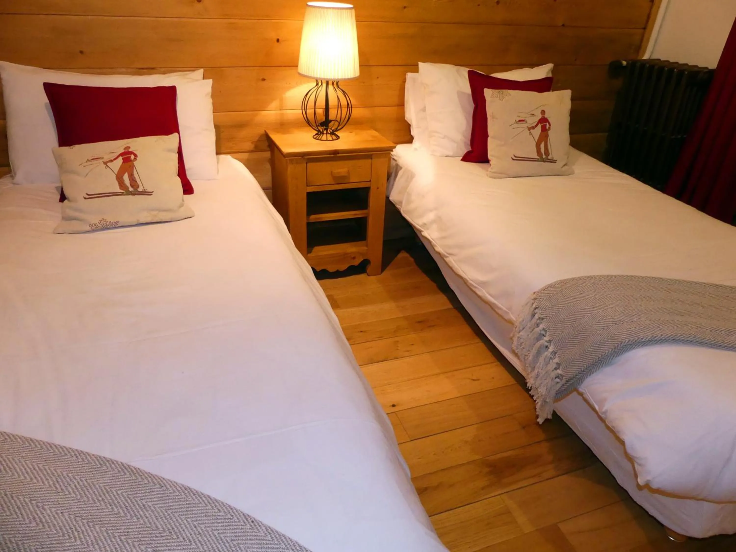 Bed in La Chaumiere - Luxury Traditional Chalet, Châtel