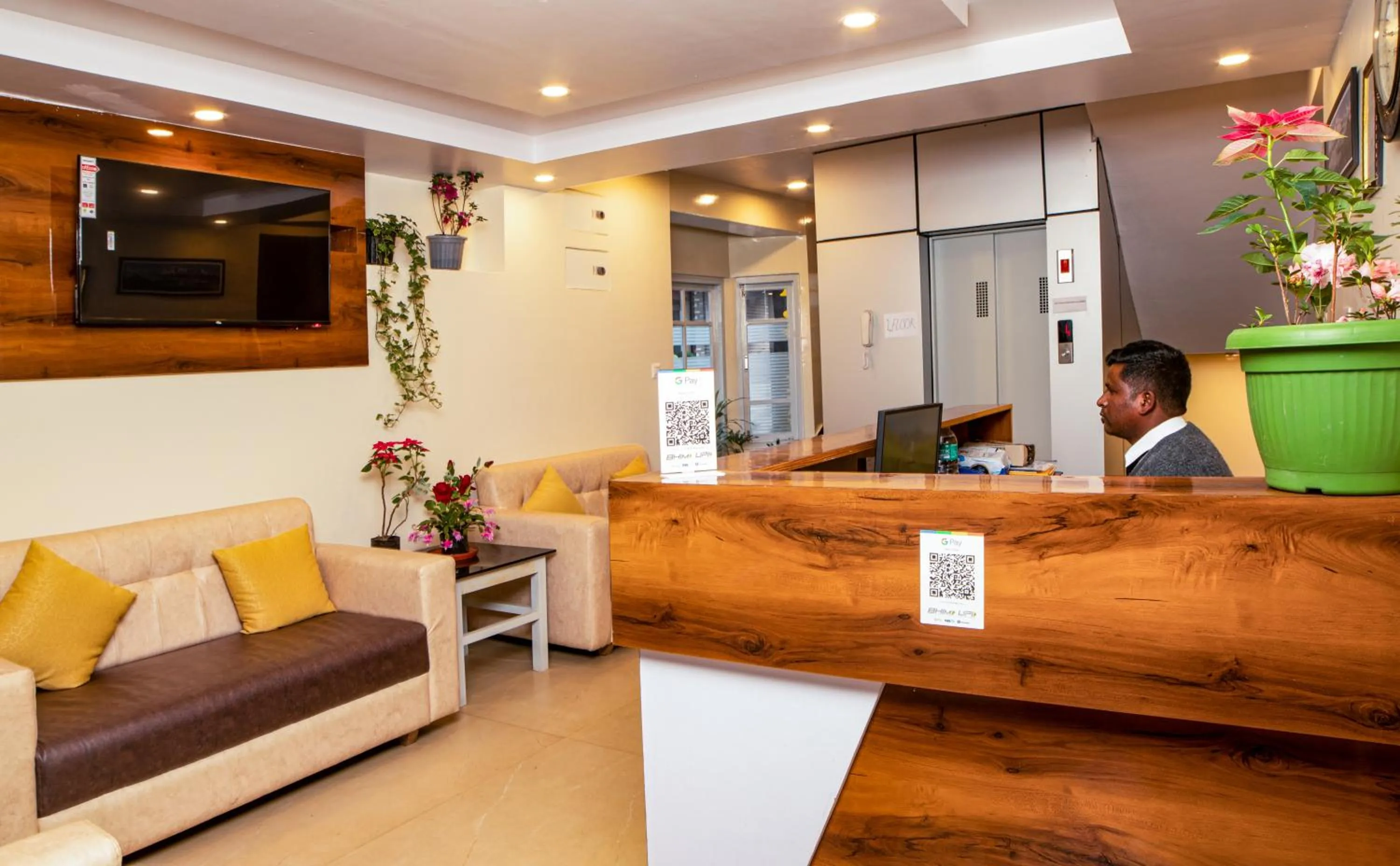 Property building in Hotel Raj Ville - Darjeeling Hotel Near Mall Road