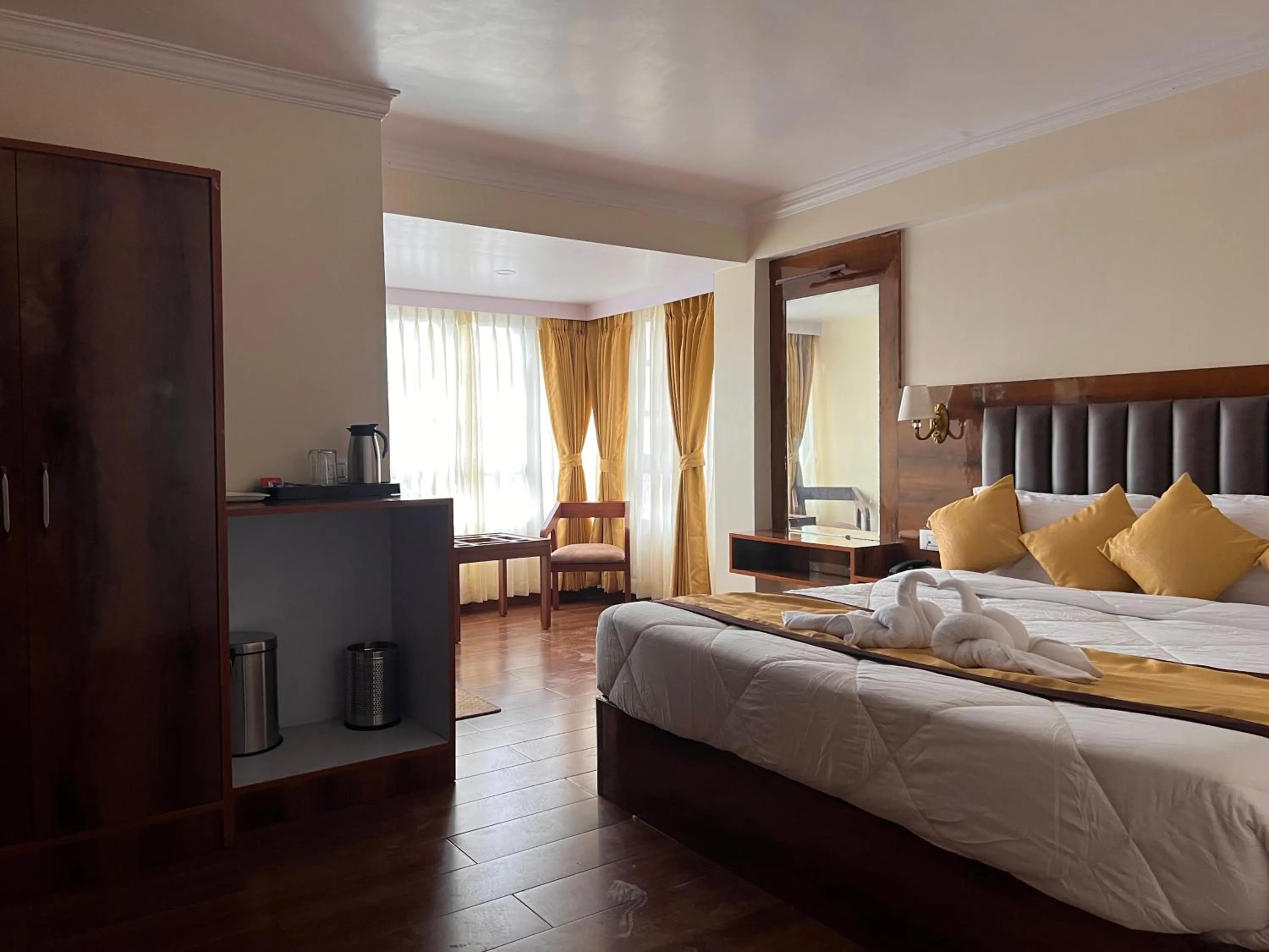 Bedroom, Bed in Hotel Raj Ville - Darjeeling Hotel Near Mall Road