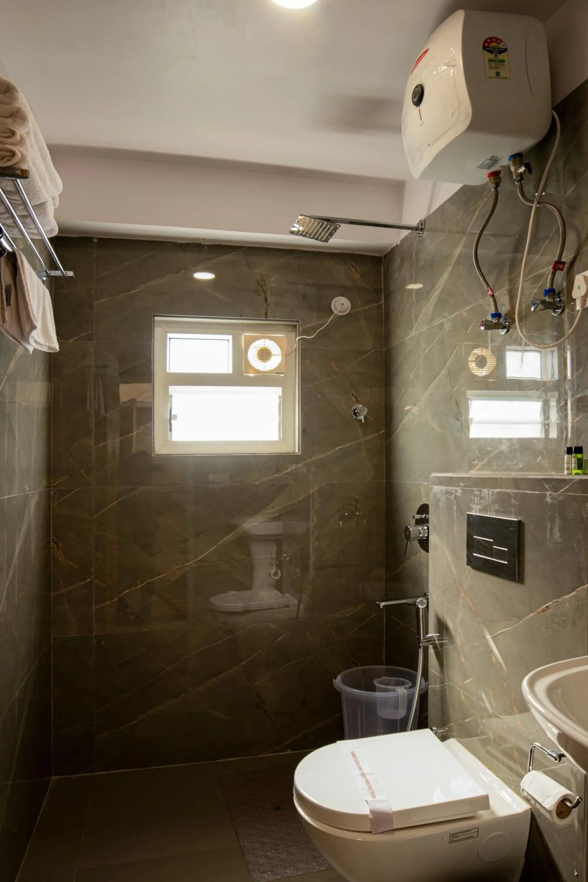 Bathroom in Hotel Raj Ville - Darjeeling Hotel Near Mall Road