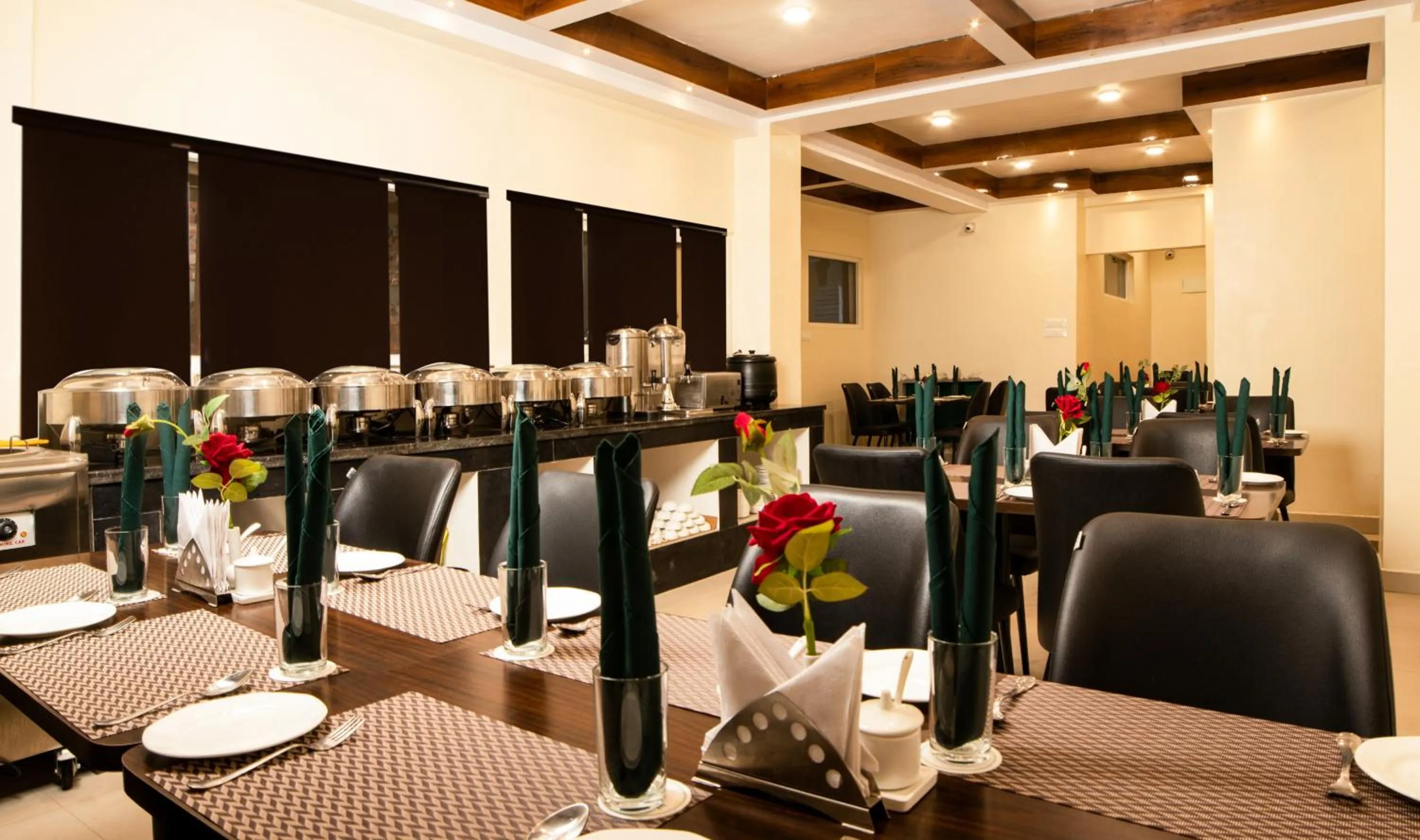 Restaurant/places to eat in Hotel Raj Ville - Darjeeling Hotel Near Mall Road