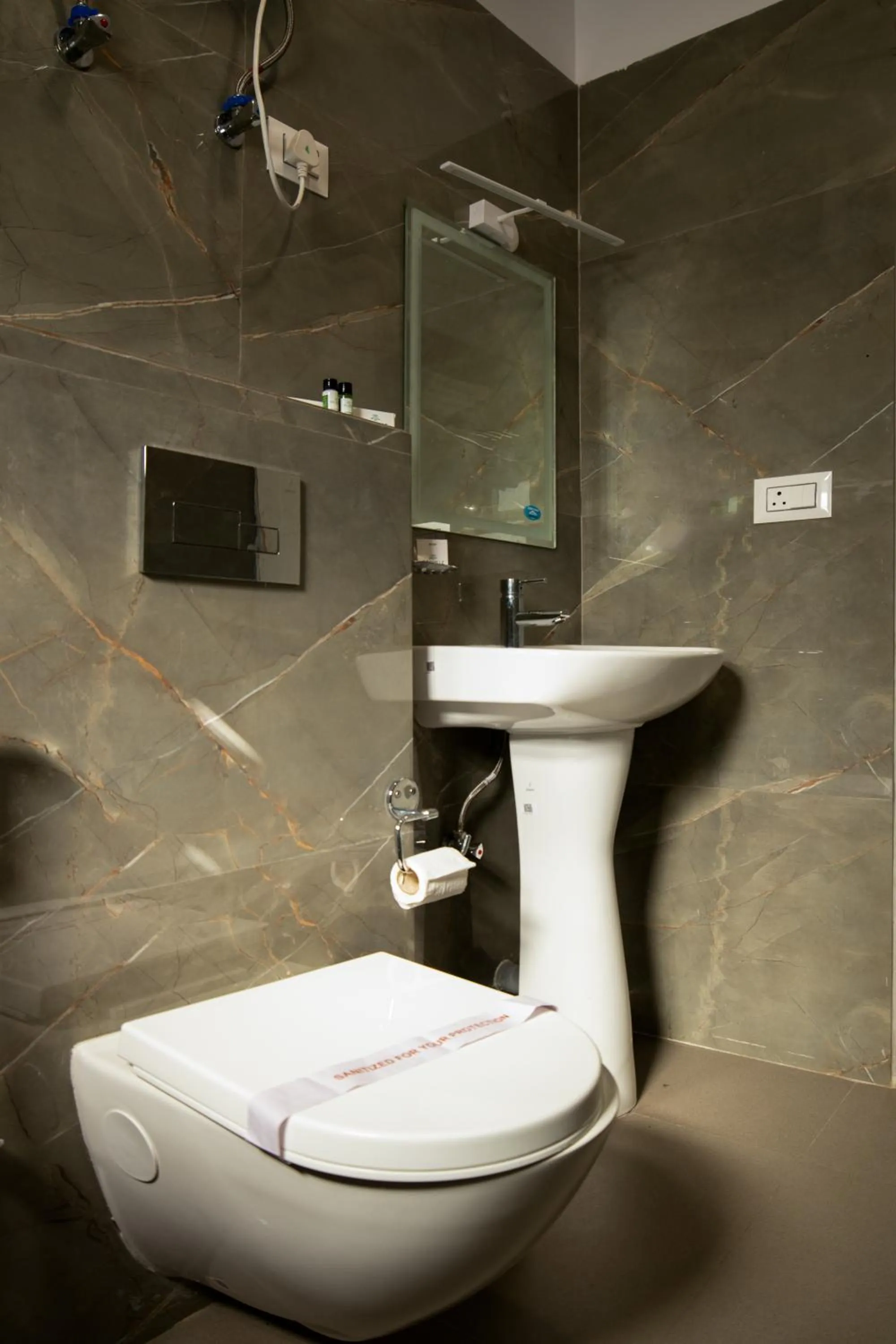 Bathroom in Hotel Raj Ville - Darjeeling Hotel Near Mall Road