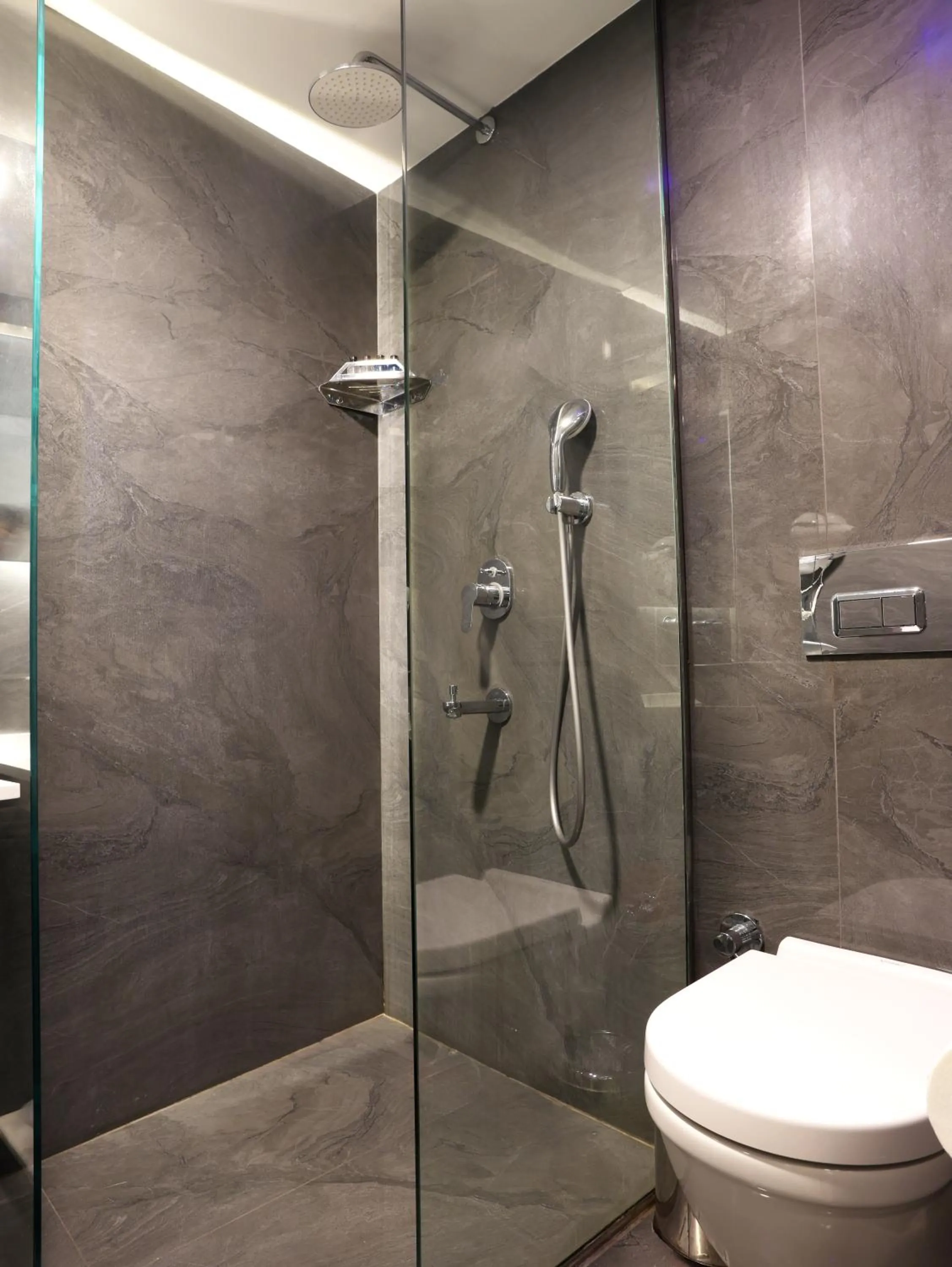 Shower in Riva Hotel Alsancak