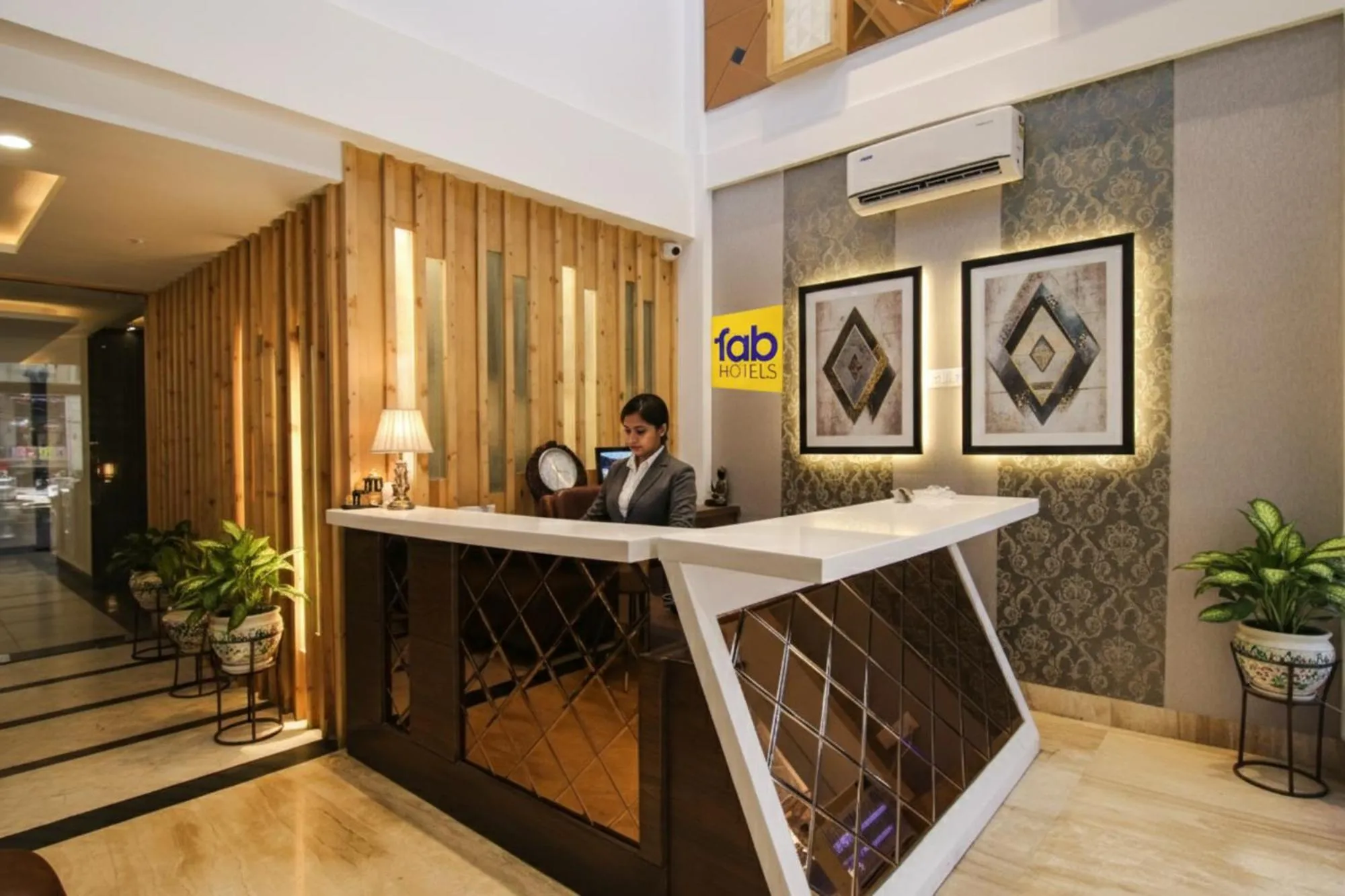 Lobby or reception in FabHotel Prism Grand - Nr Zirakpur Bus Stand'