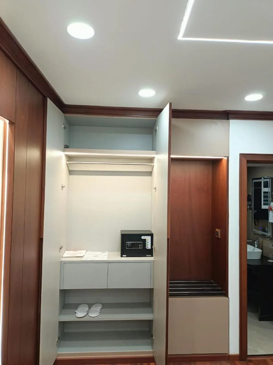 wardrobe in Le Poshe, Kodaikanal