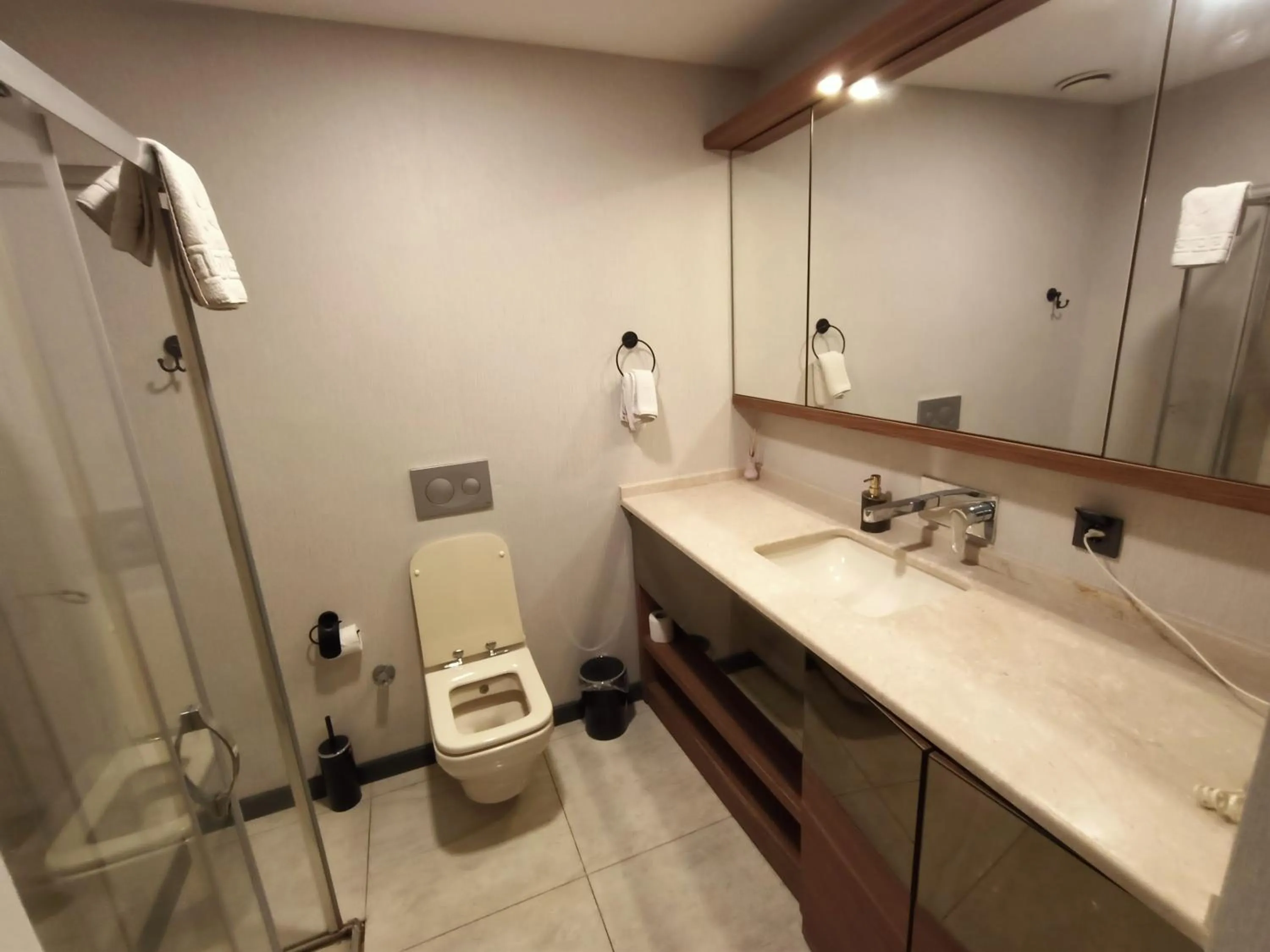 NEW FALCON Palas OTEL