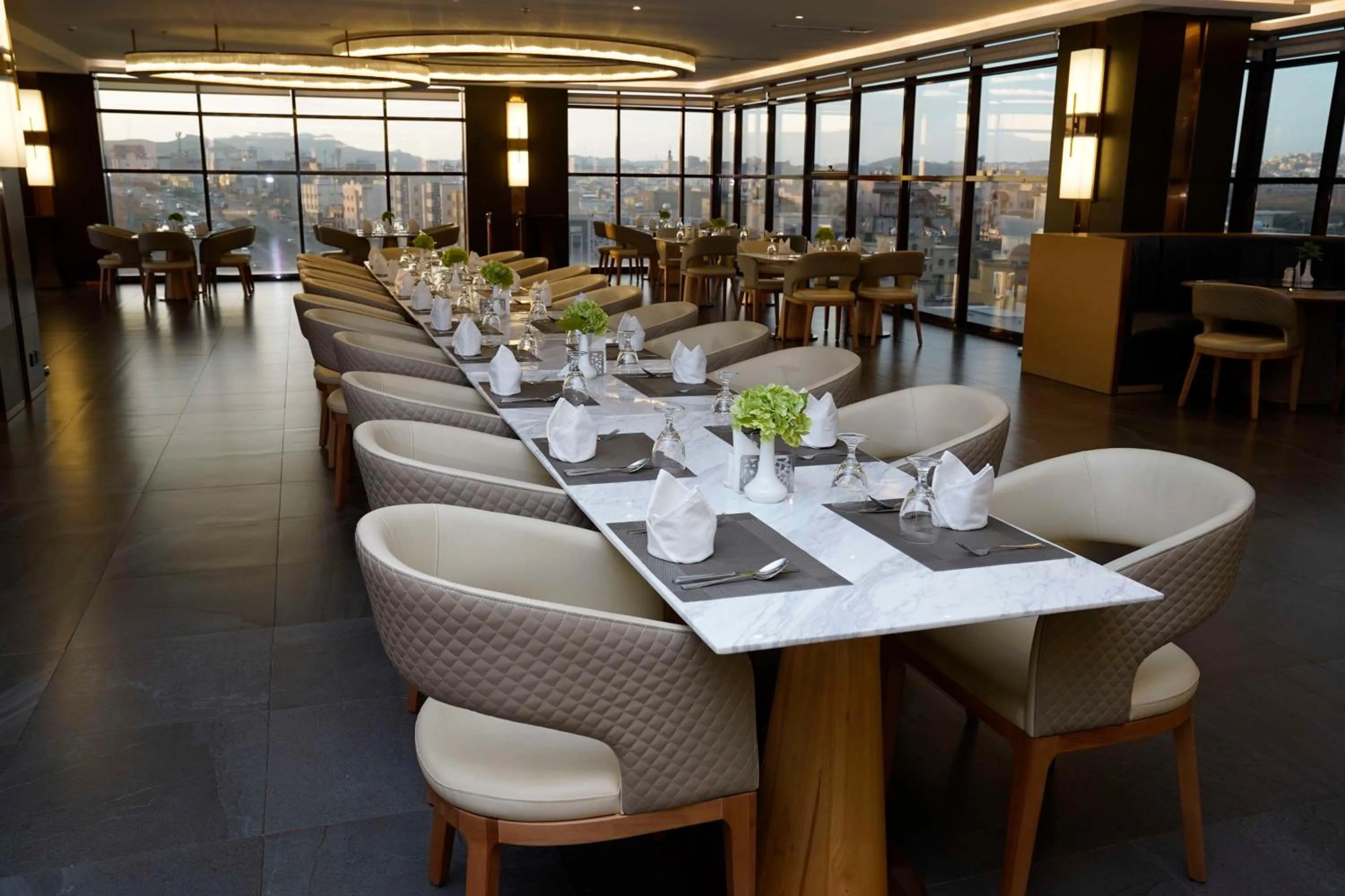 Restaurant/places to eat in Best Western Plus Danat Almansak Hotel