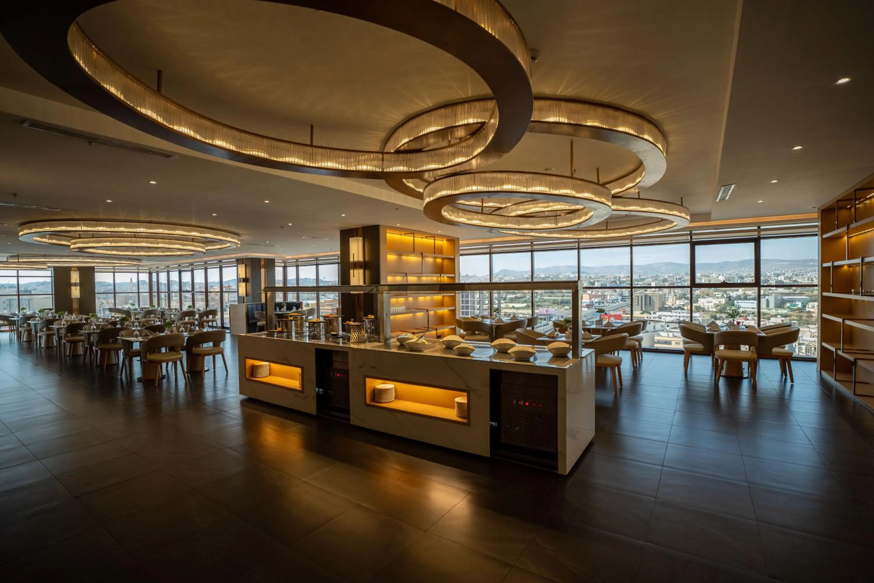 Restaurant/places to eat in Best Western Plus Danat Almansak Hotel