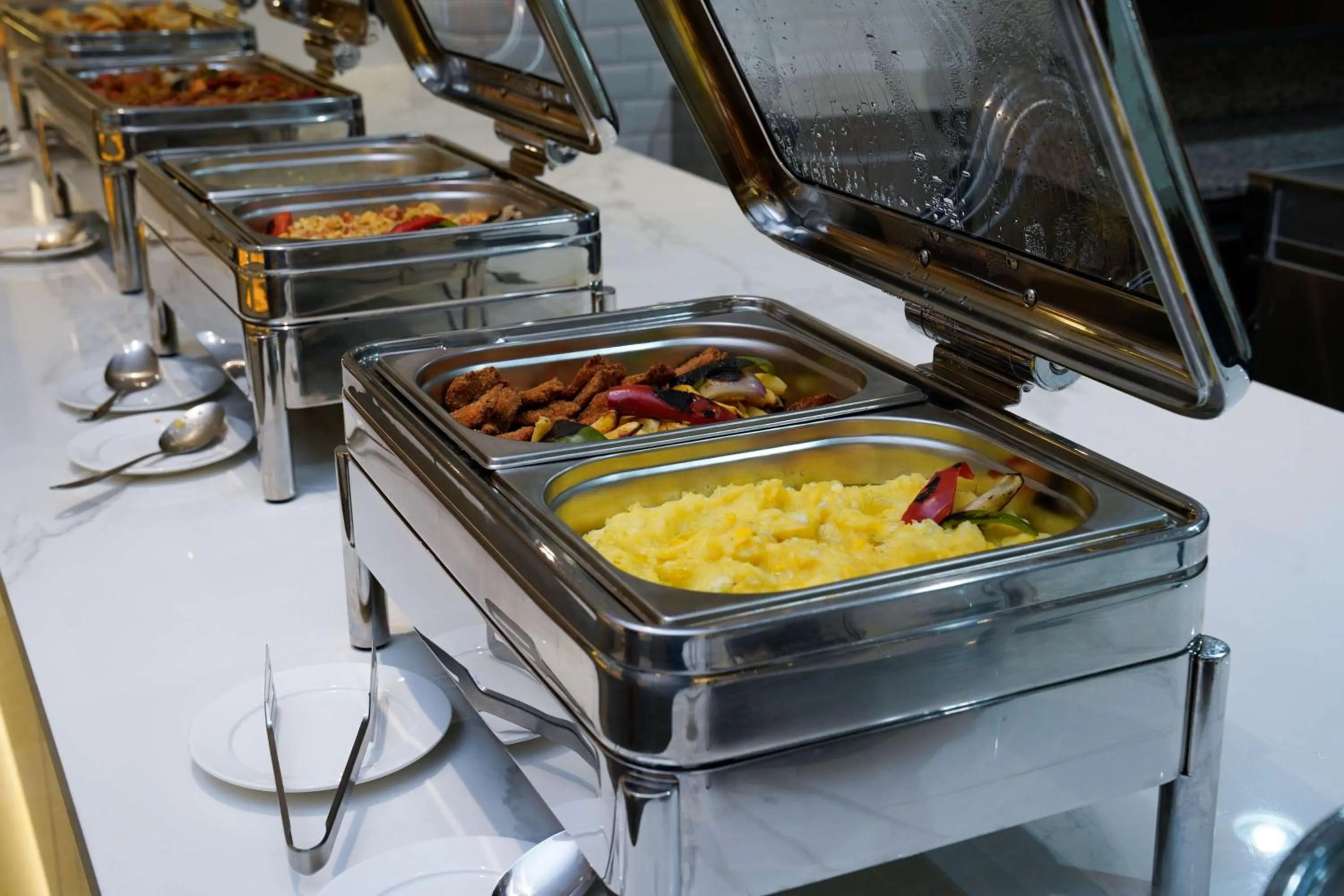 Food and drinks in Best Western Plus Danat Almansak Hotel