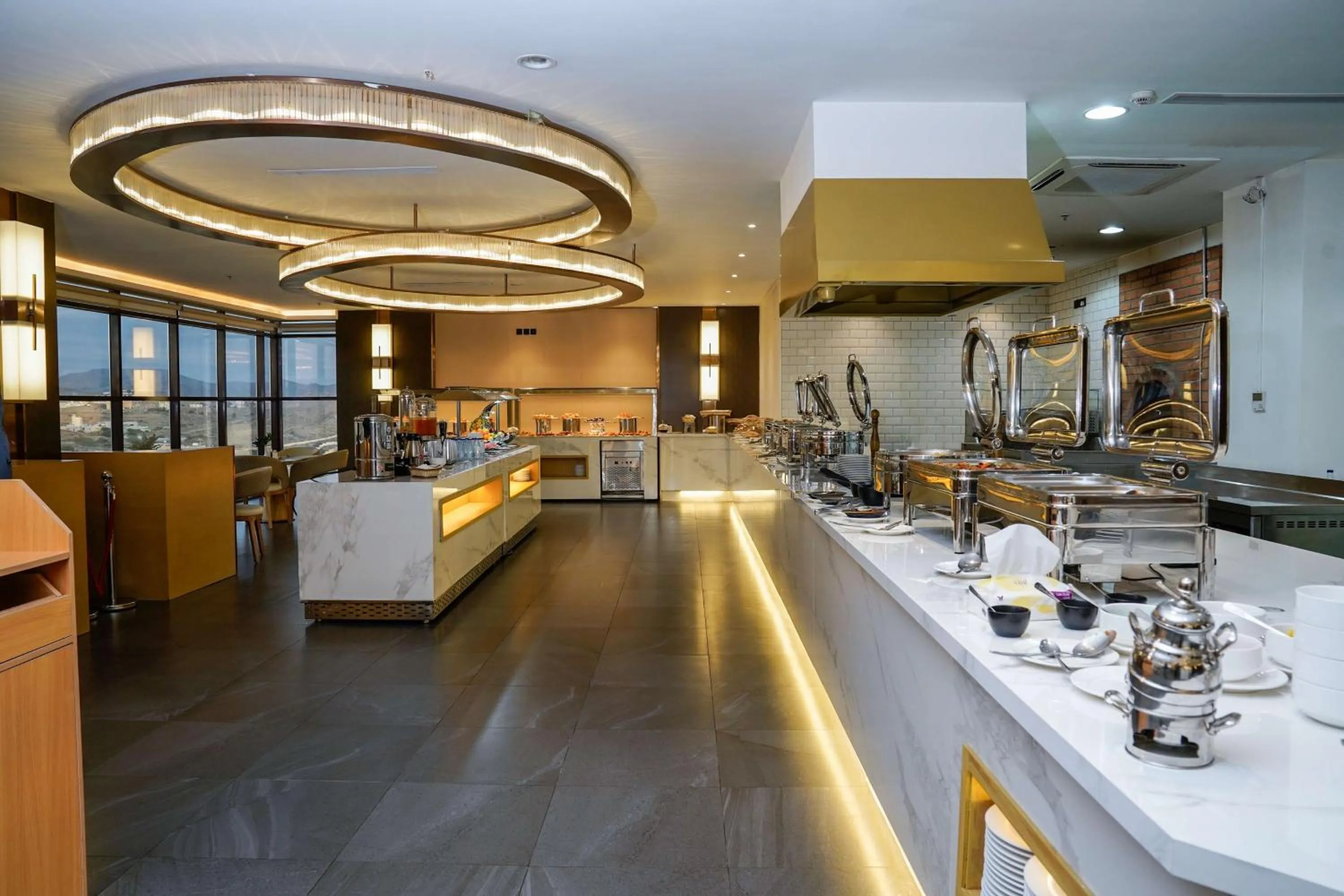 Breakfast in Best Western Plus Danat Almansak Hotel