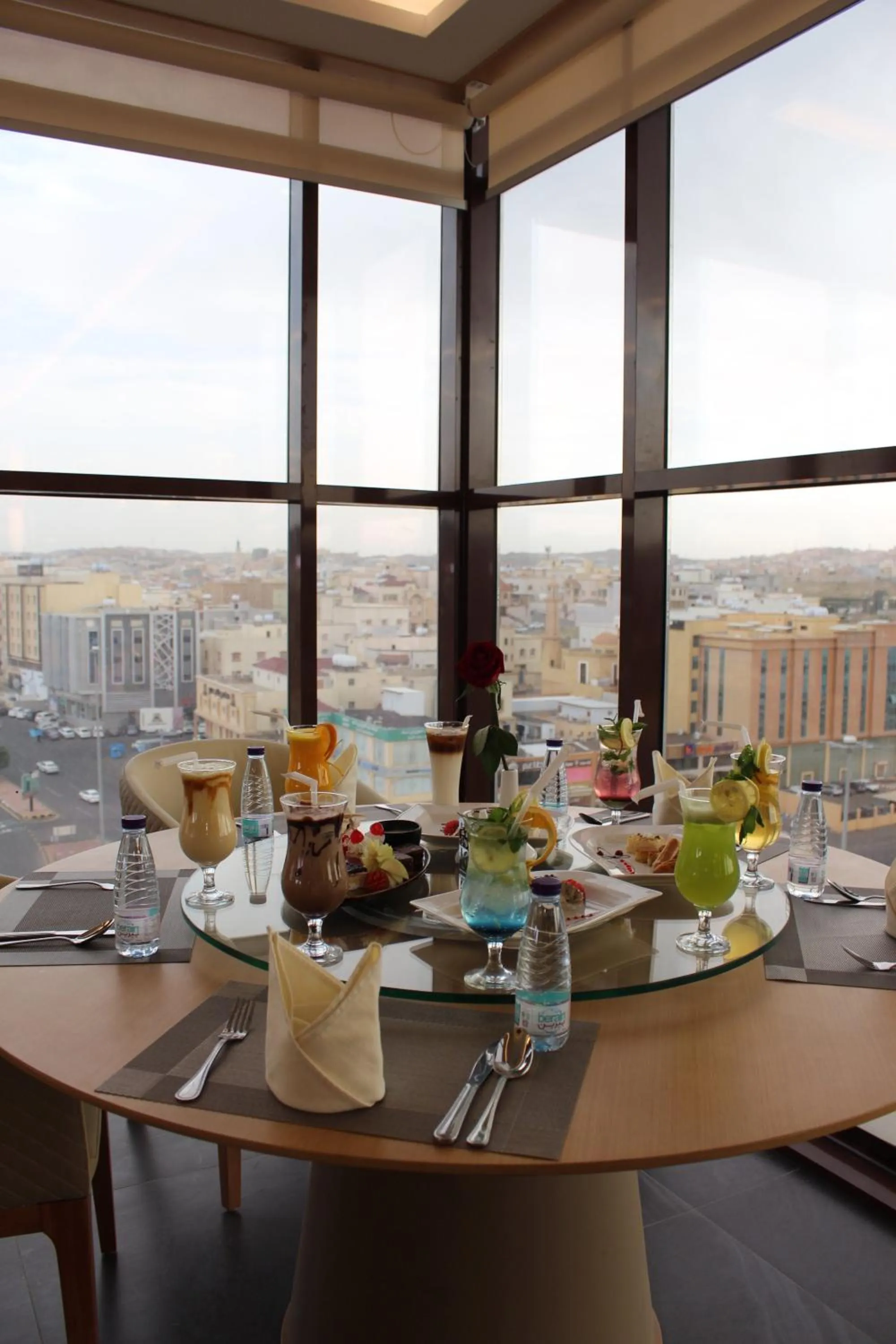 Restaurant/places to eat in Best Western Plus Danat Almansak Hotel