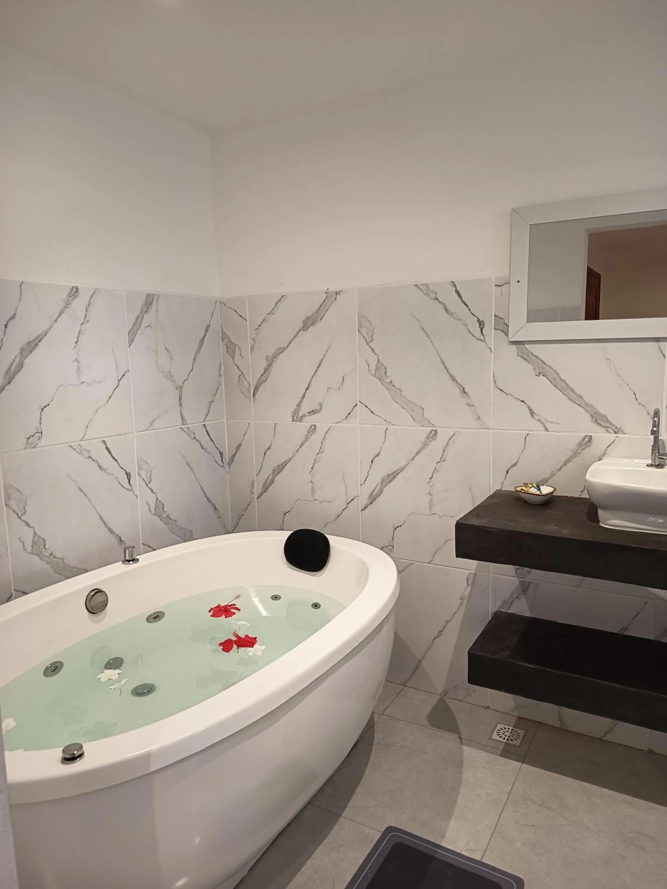 Hot Tub in Pousada Casa Do Cocotier