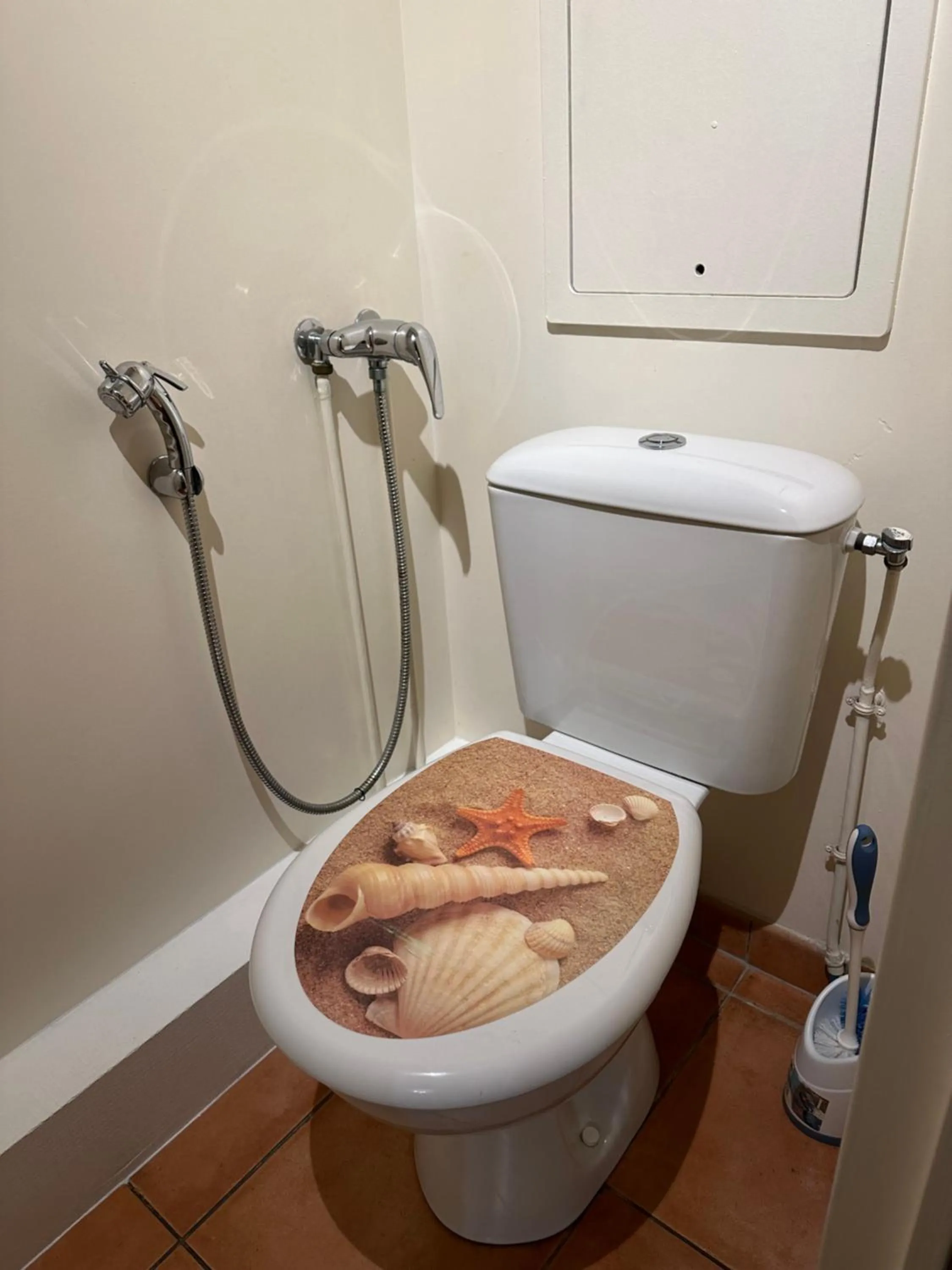 Toilet in Appartement Serris