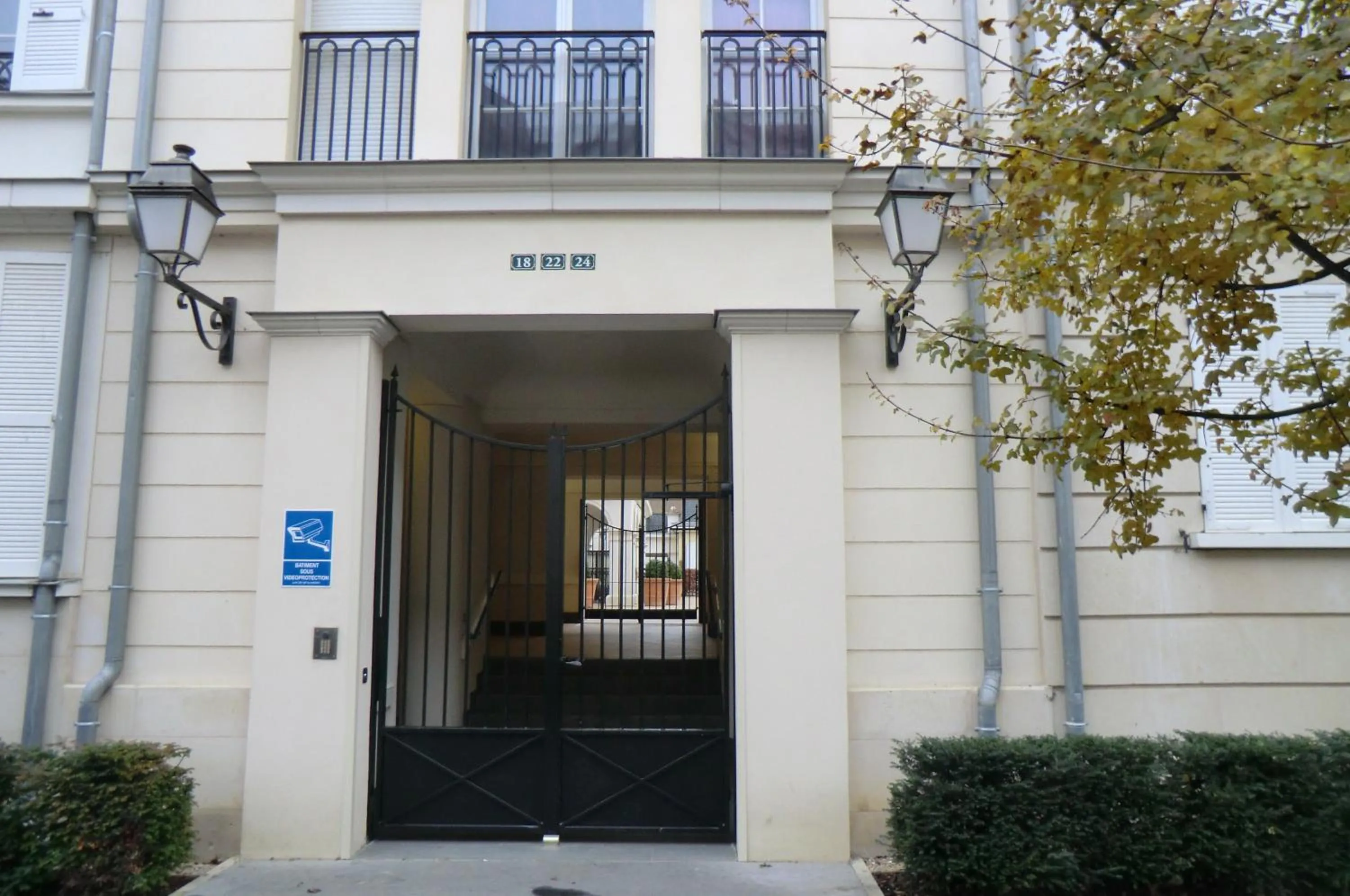 Facade/entrance in Appartement Serris