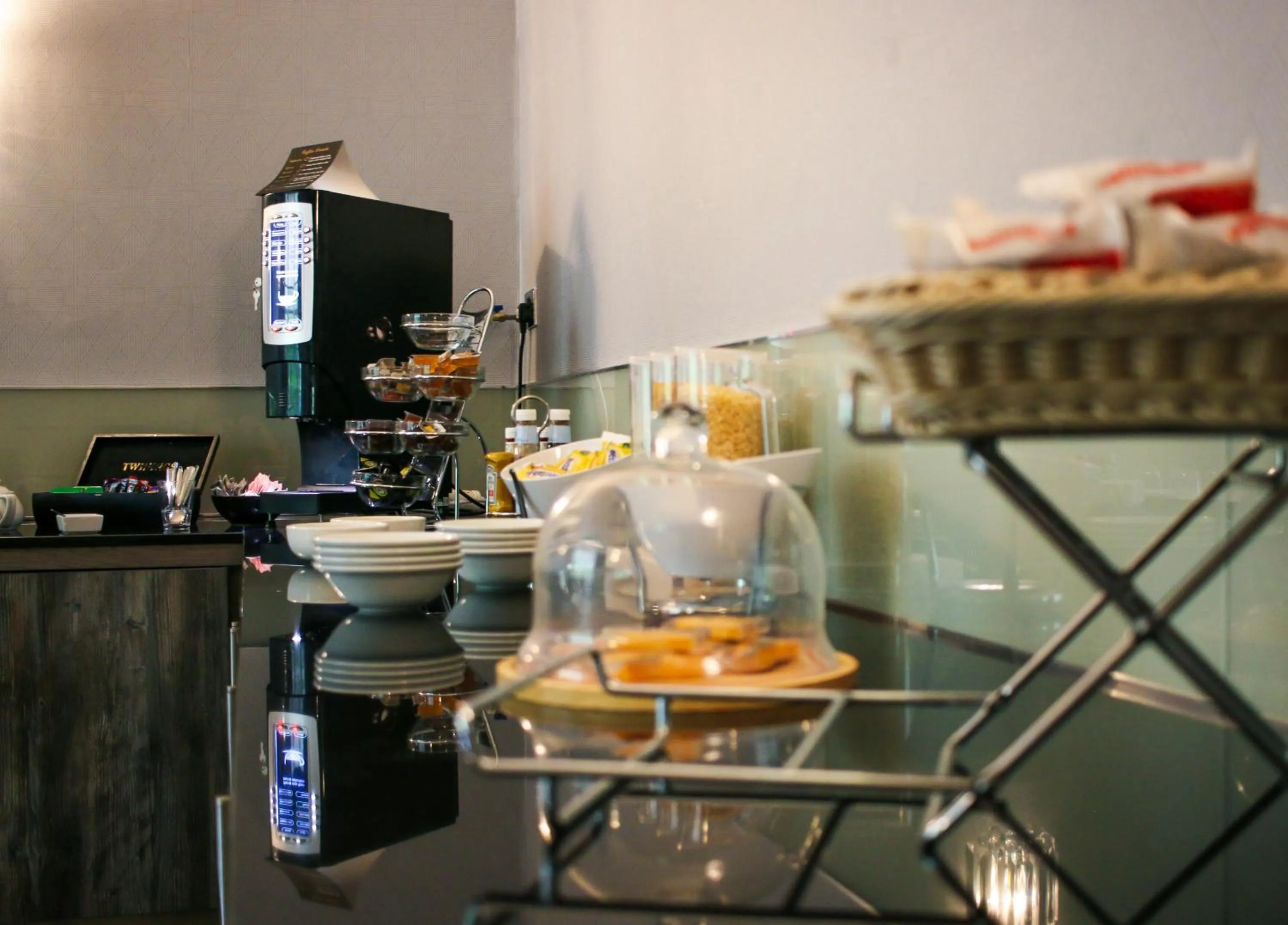 Coffee/tea facilities in Albion Hotel