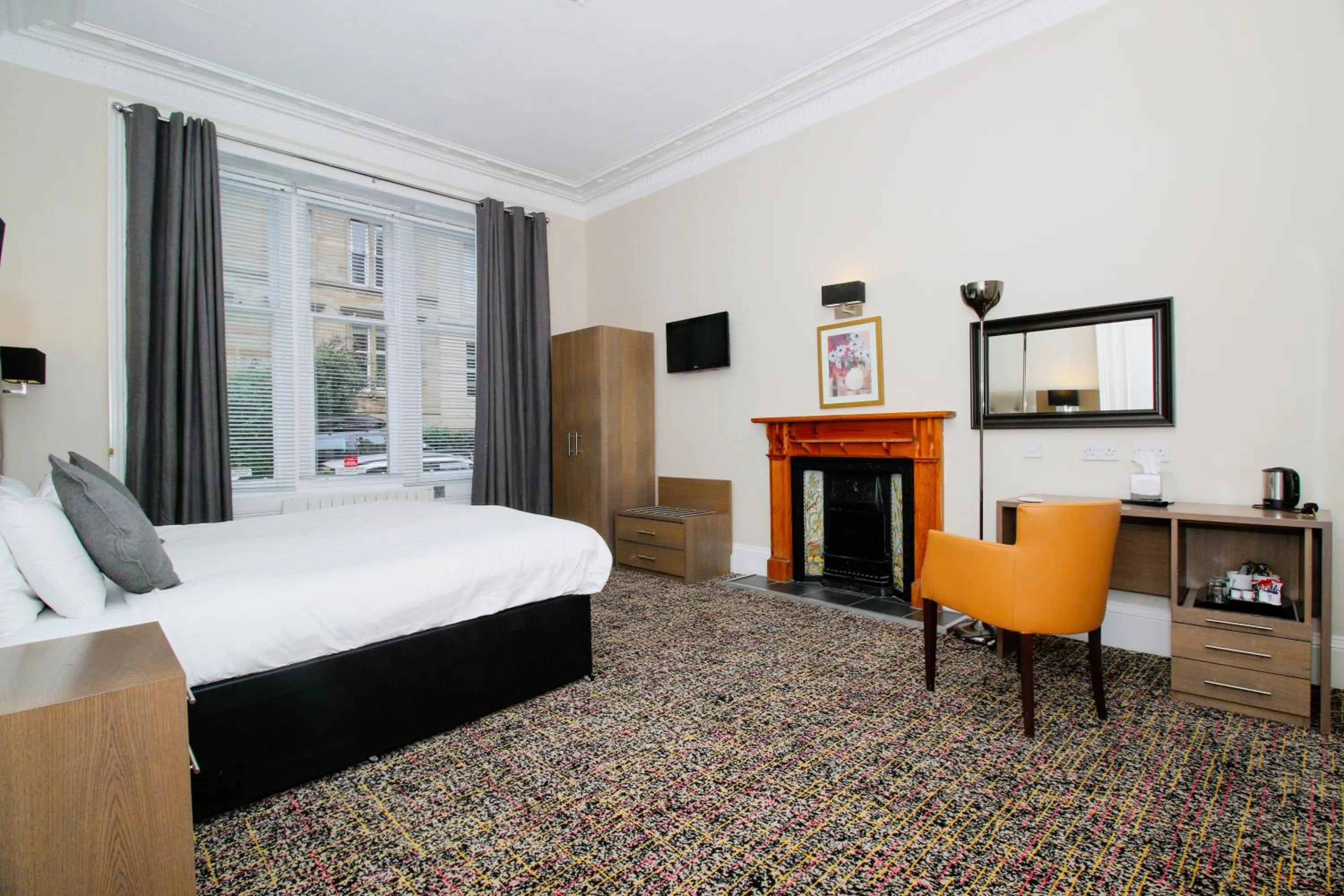 Photo of the whole room, Bed in Albion Hotel